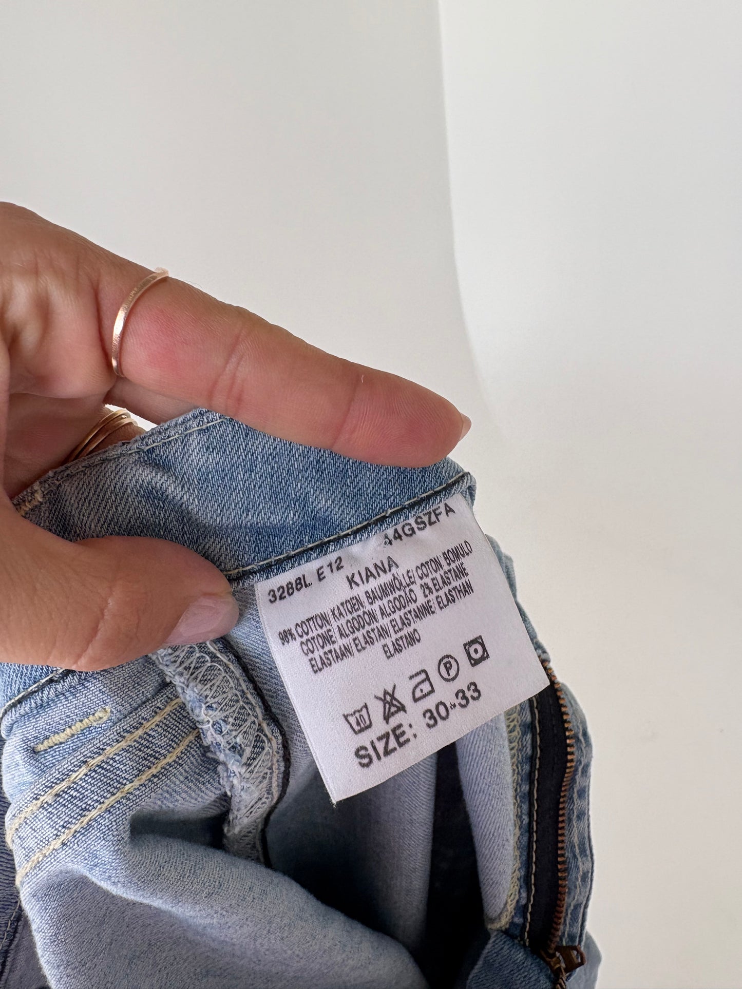 Jeans vintage evazați light wash ușor modelatori