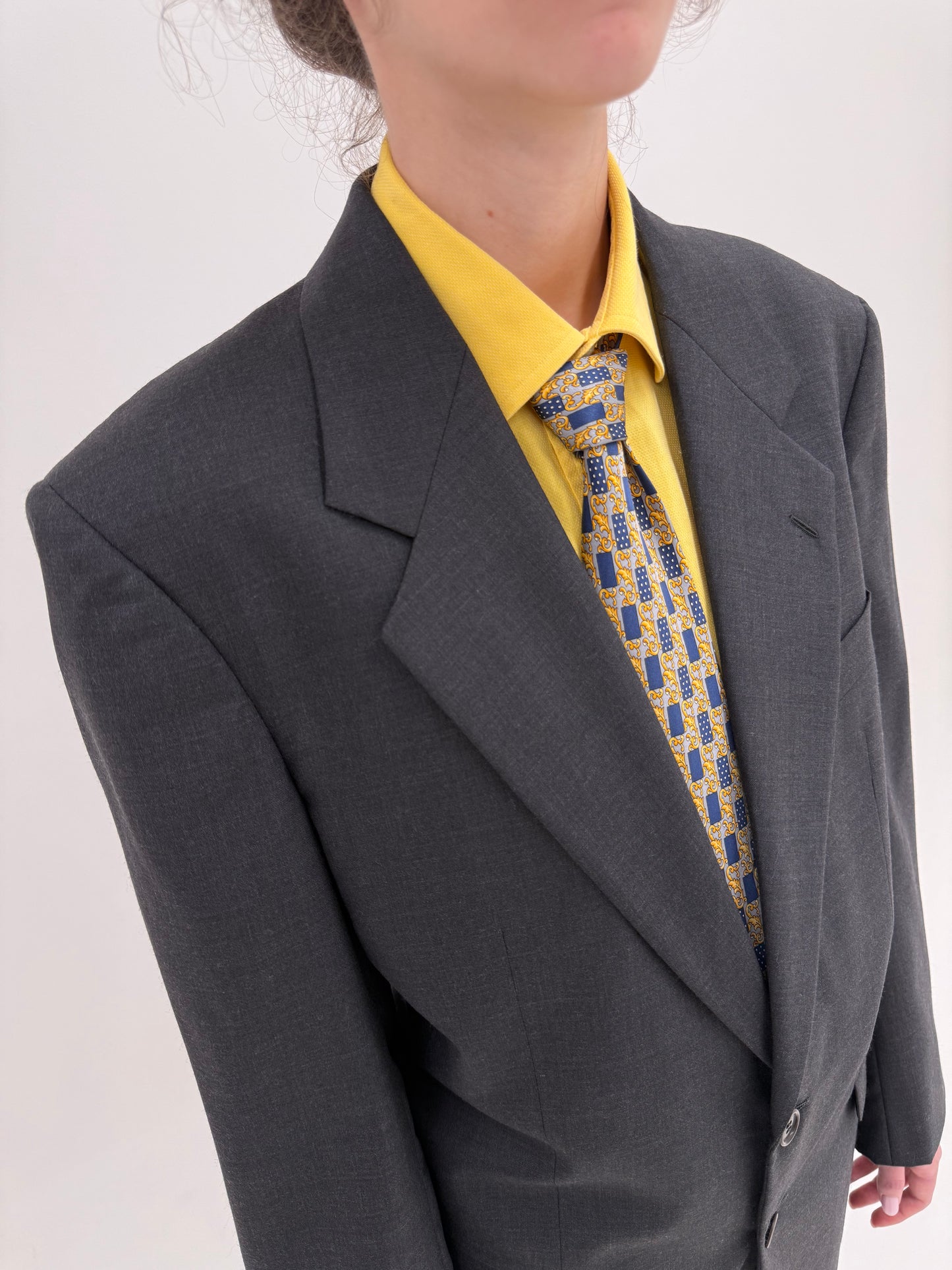 Costum Valentino în croi actual din lana extrafina