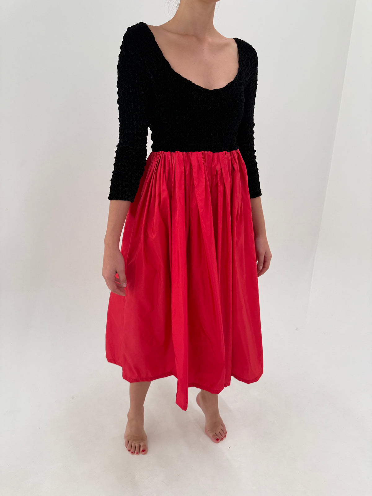 Rochie old vintage în croi de ani 50 cu bust din catifea si tafta de mătase naturală