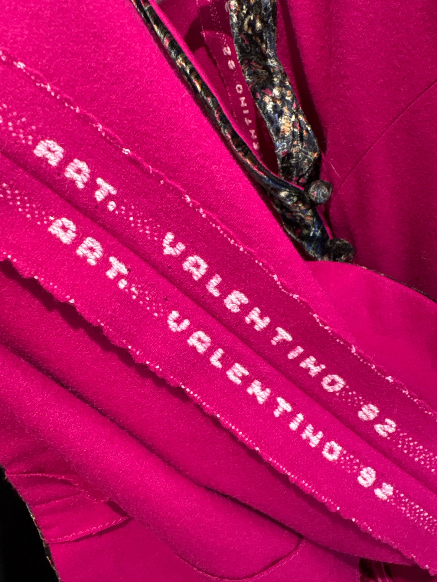 Rochie vintage Valentino anul 1992 cu paspoal bijuterie in stil sacou cambrat