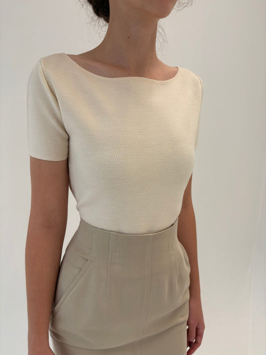 Top ivoire din lana merino extrafina de gramaj mare  ușor cropped