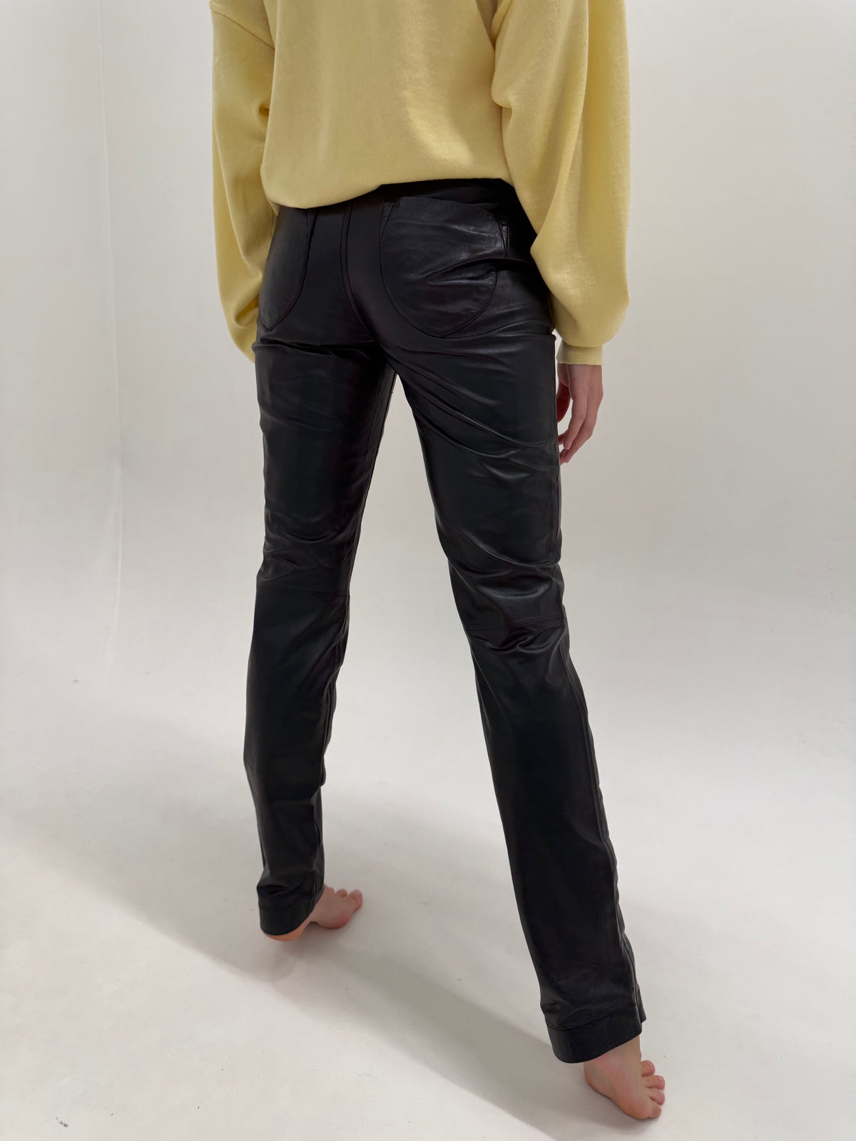 Pantaloni Tommy Hilfiger din piele naturală extrem de moale tall in croi pe picior