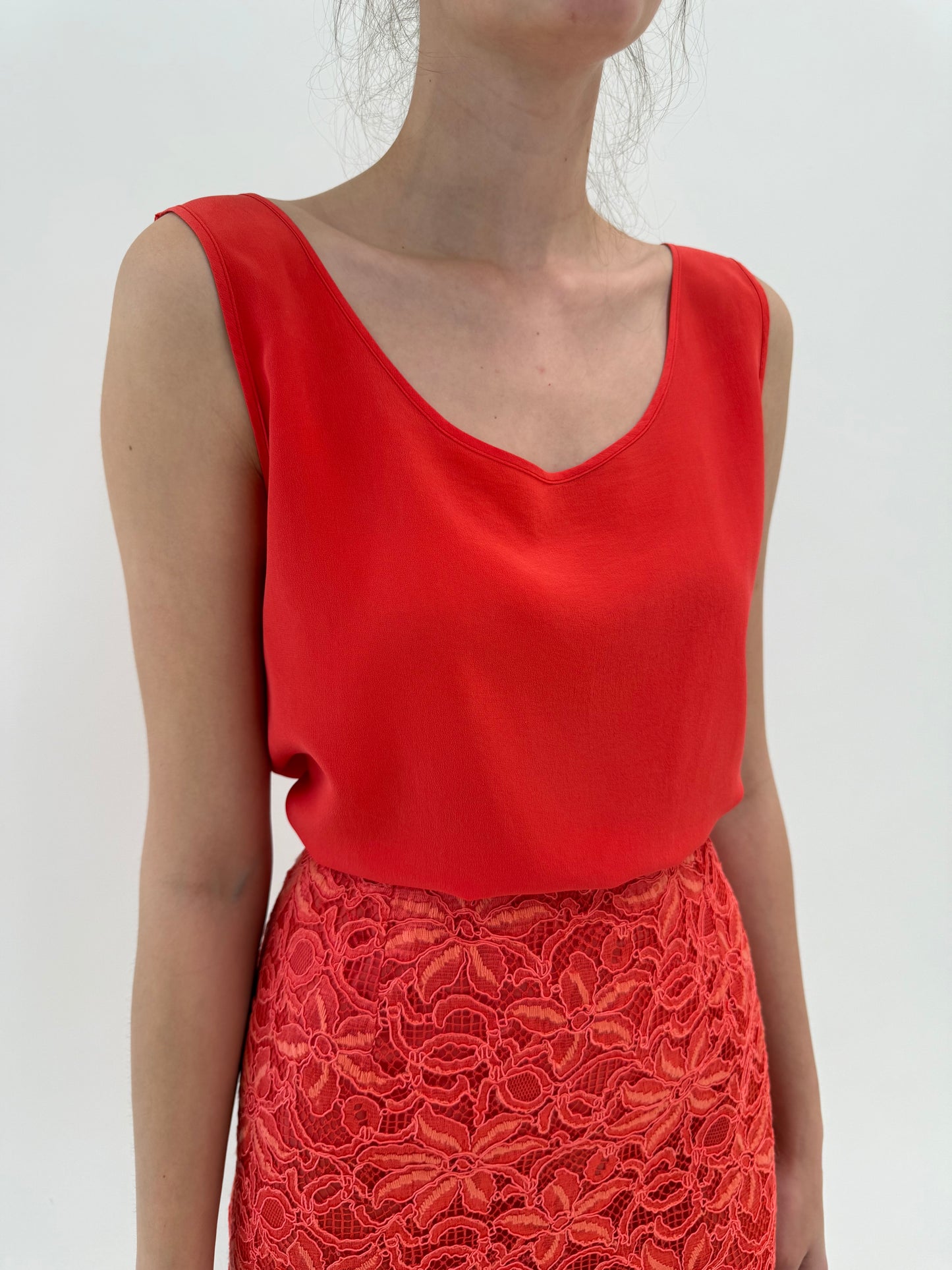 Top electric coral red din mătase naturală