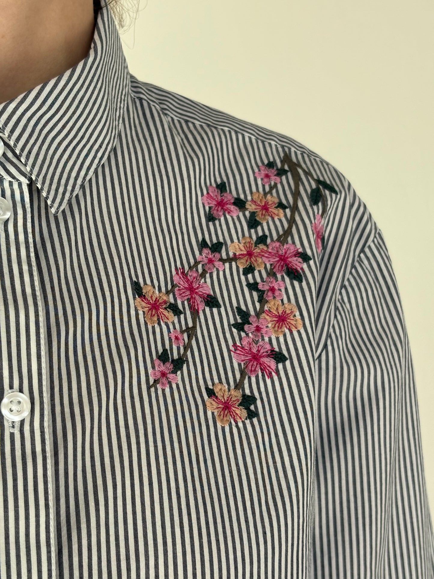 Cămașa de brand super premium italian în dungi cu broderie superbă