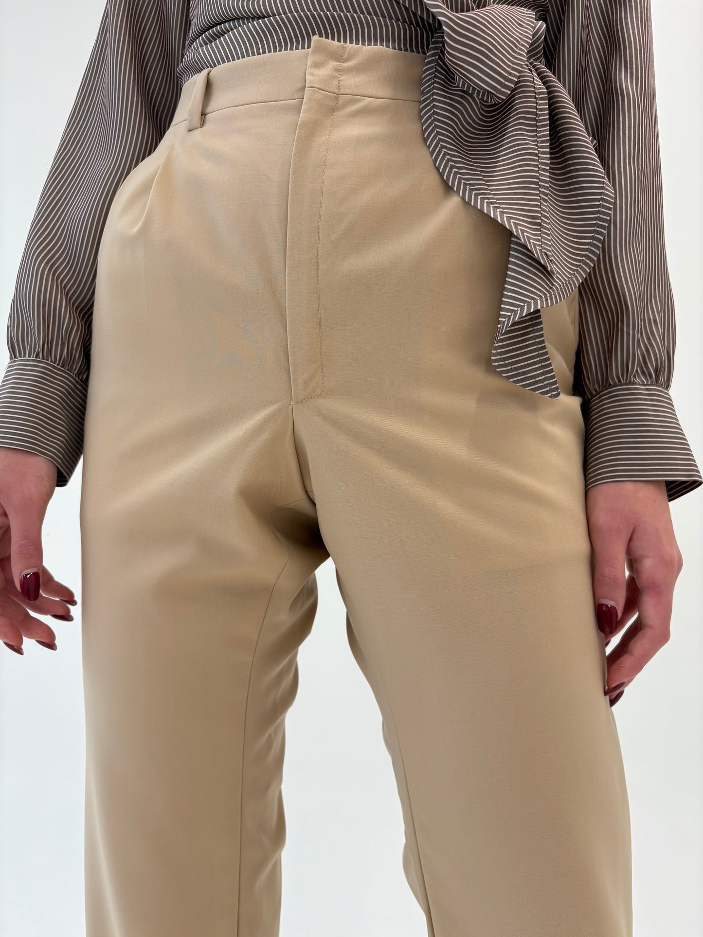 Pantaloni camel petite din lana extrafina cu talie ușor mai generoasă