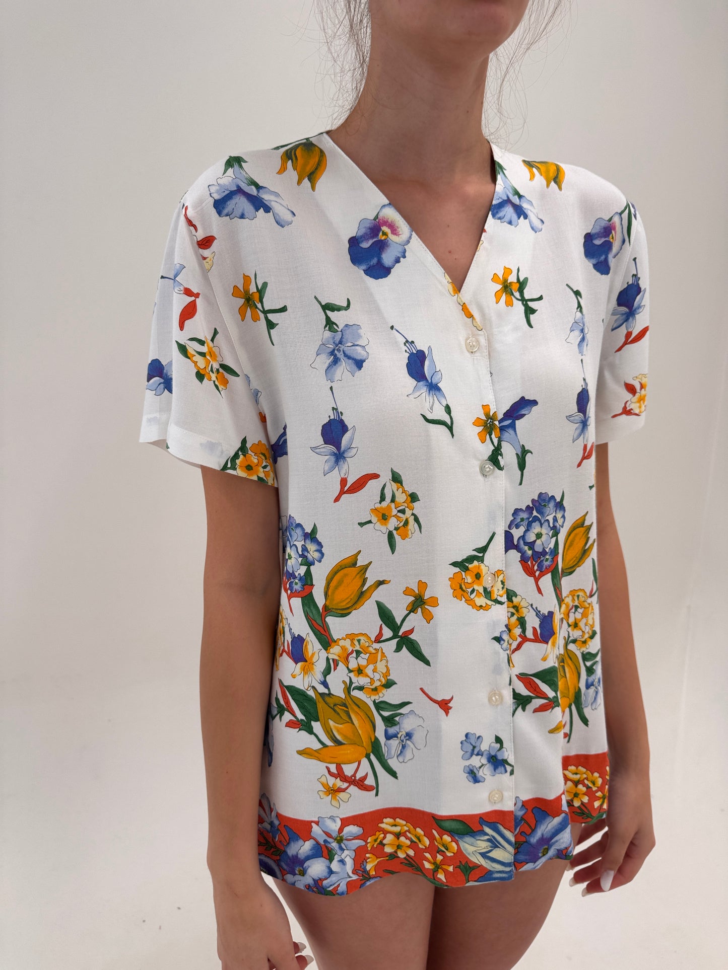 Cămașa vintage cu print floral superb în croi minimalist