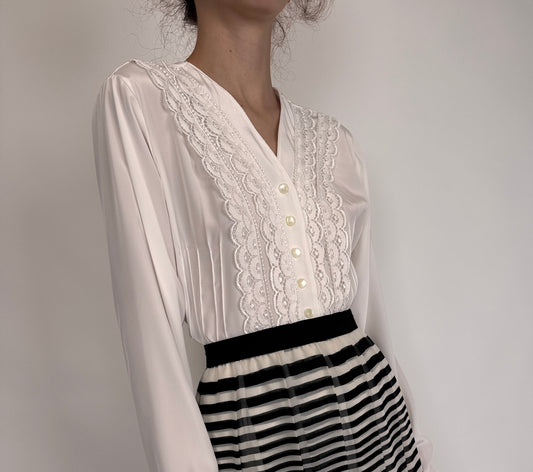 Cămașa vintage tall cu dantelă macrame și manșete duble
