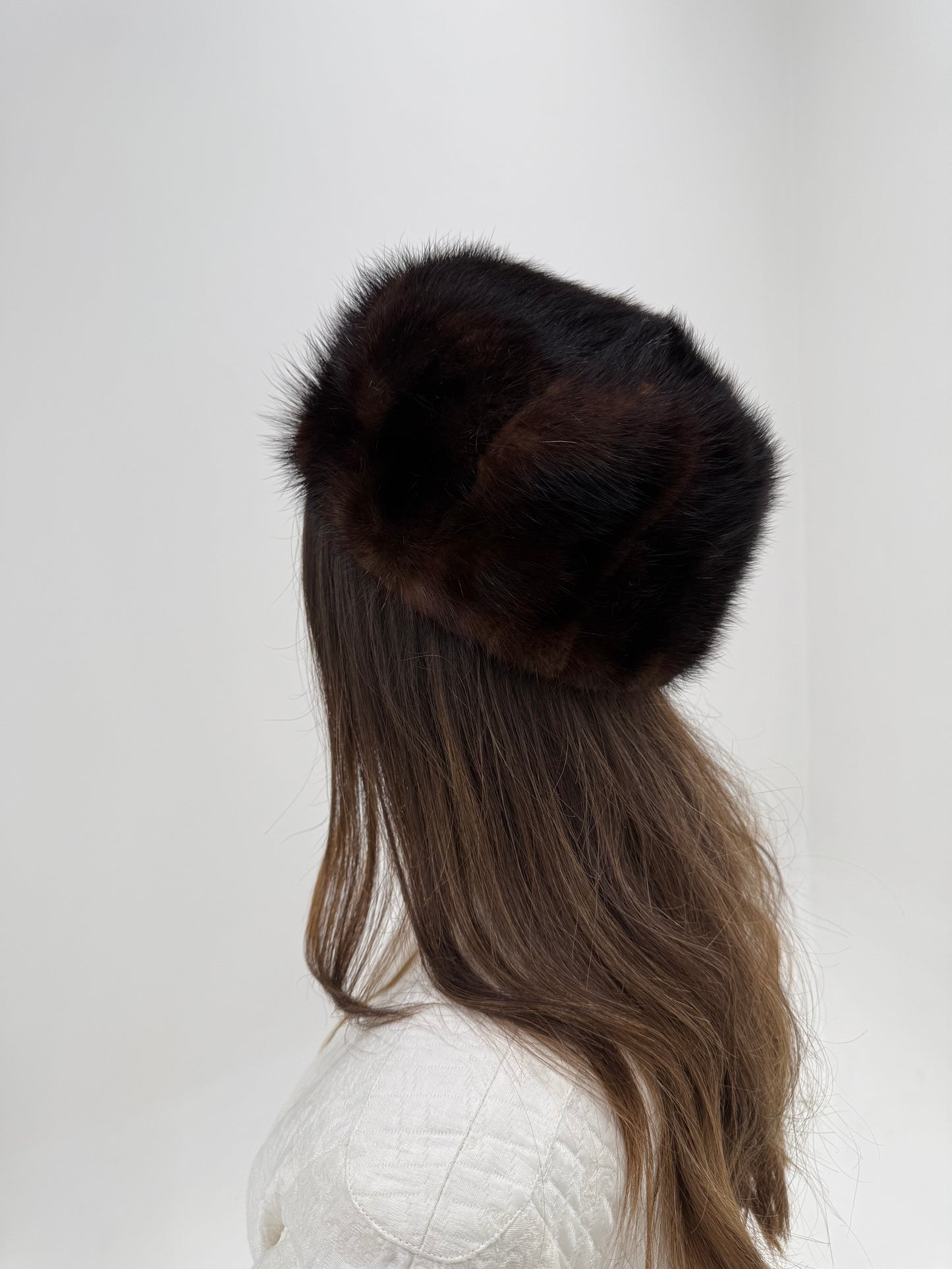 Pillbox hat super în trend din nurcă