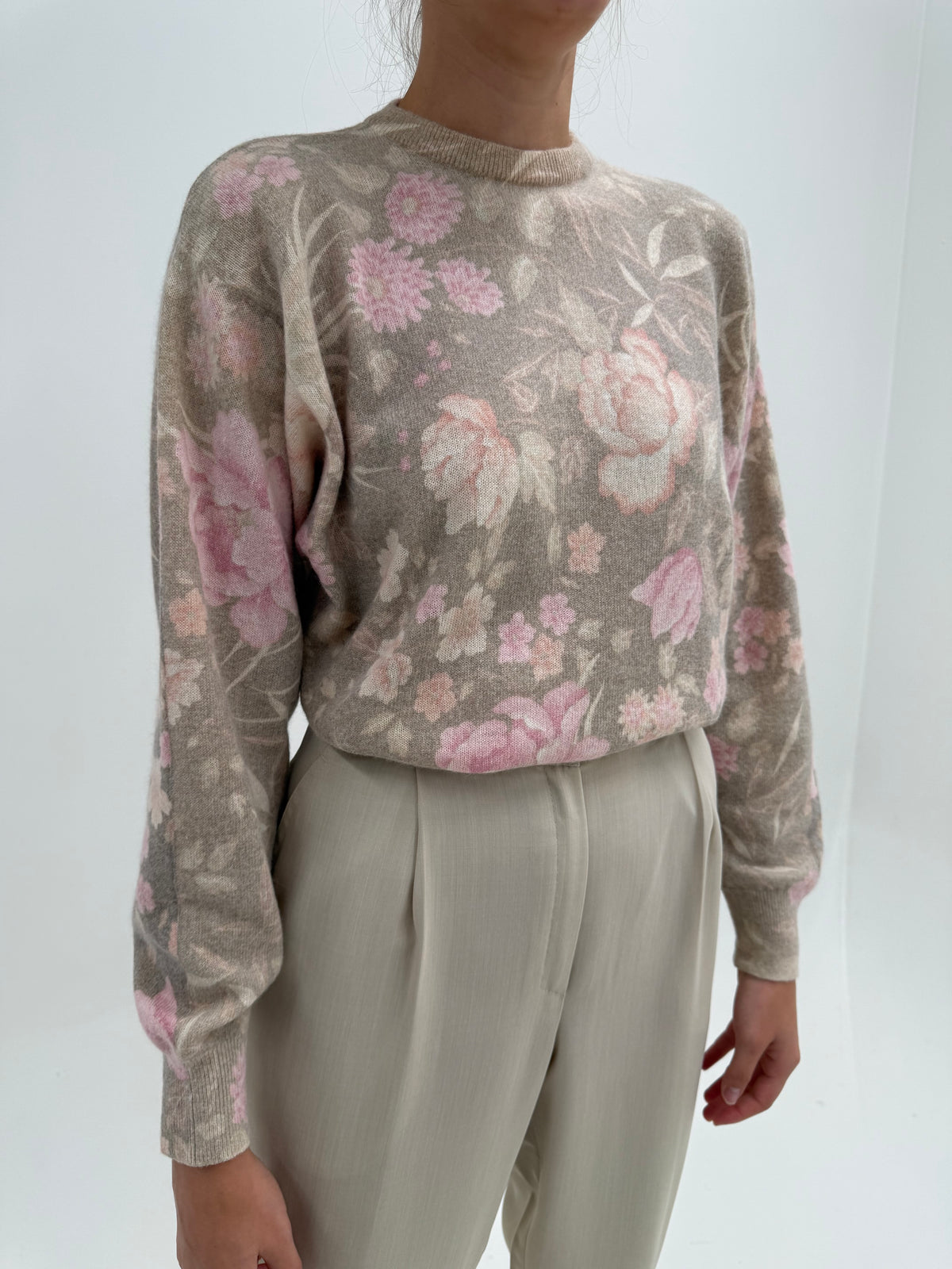 Pulover vintage italian light nude din lana extrafina cu Angora și print floral superb