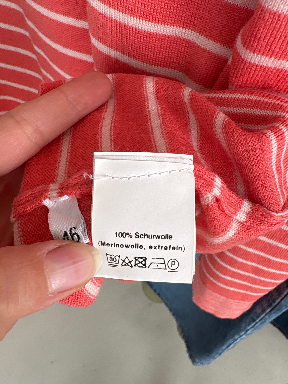 Pulover din lana merino extrafina salmon orange cu decolteu bărcuță petite