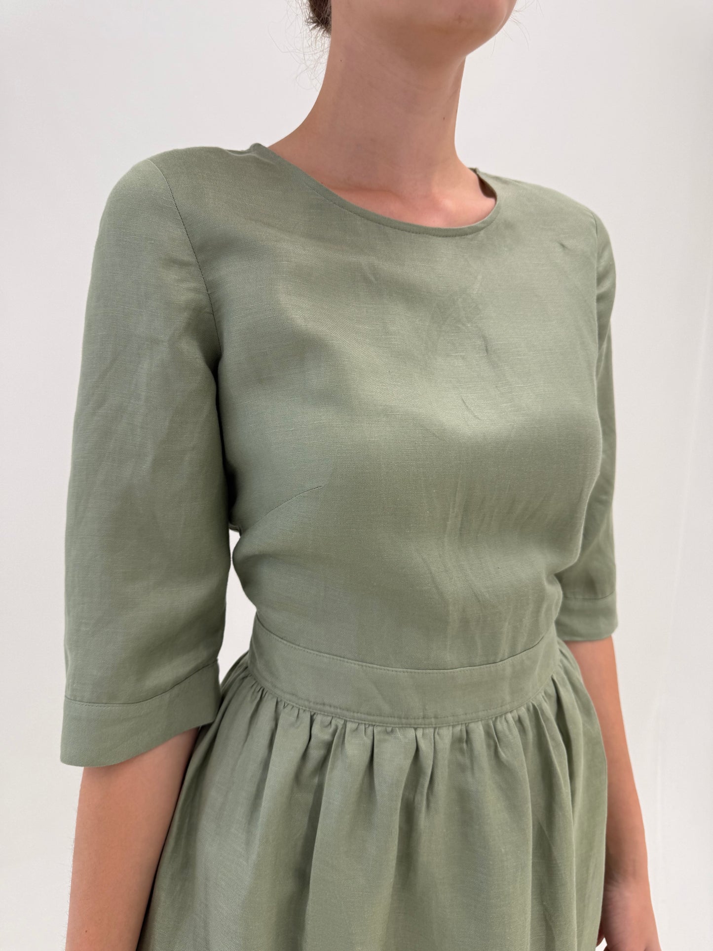Rochie maxi in croi minimalist Sage green din pânză de in și vascoza