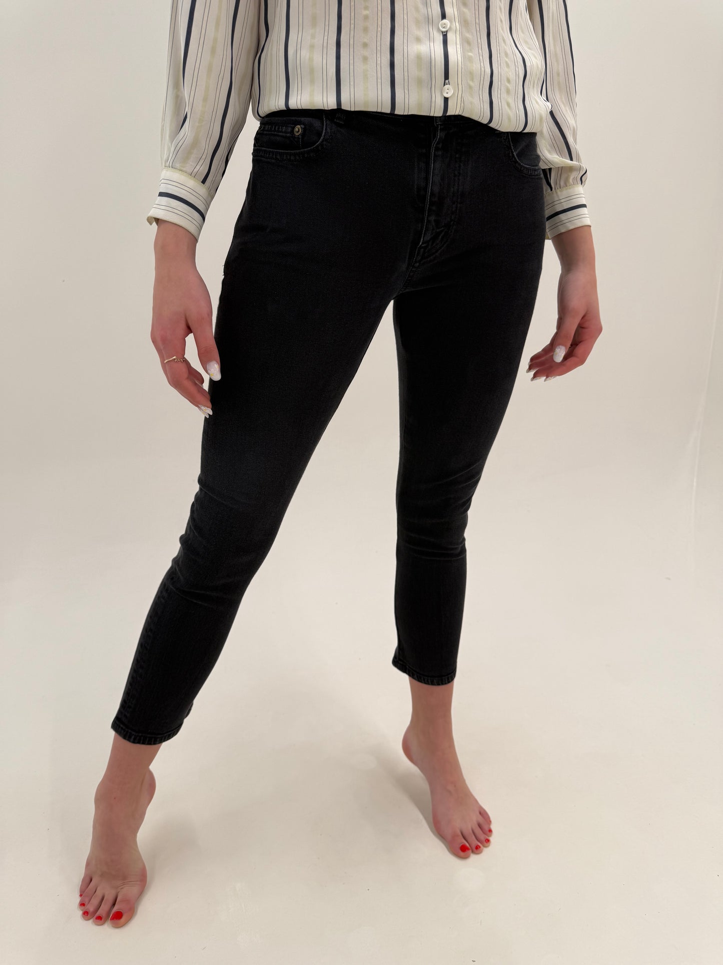 Jeans Saint Laurent model iconic clasic pentru brand negri modelatori
