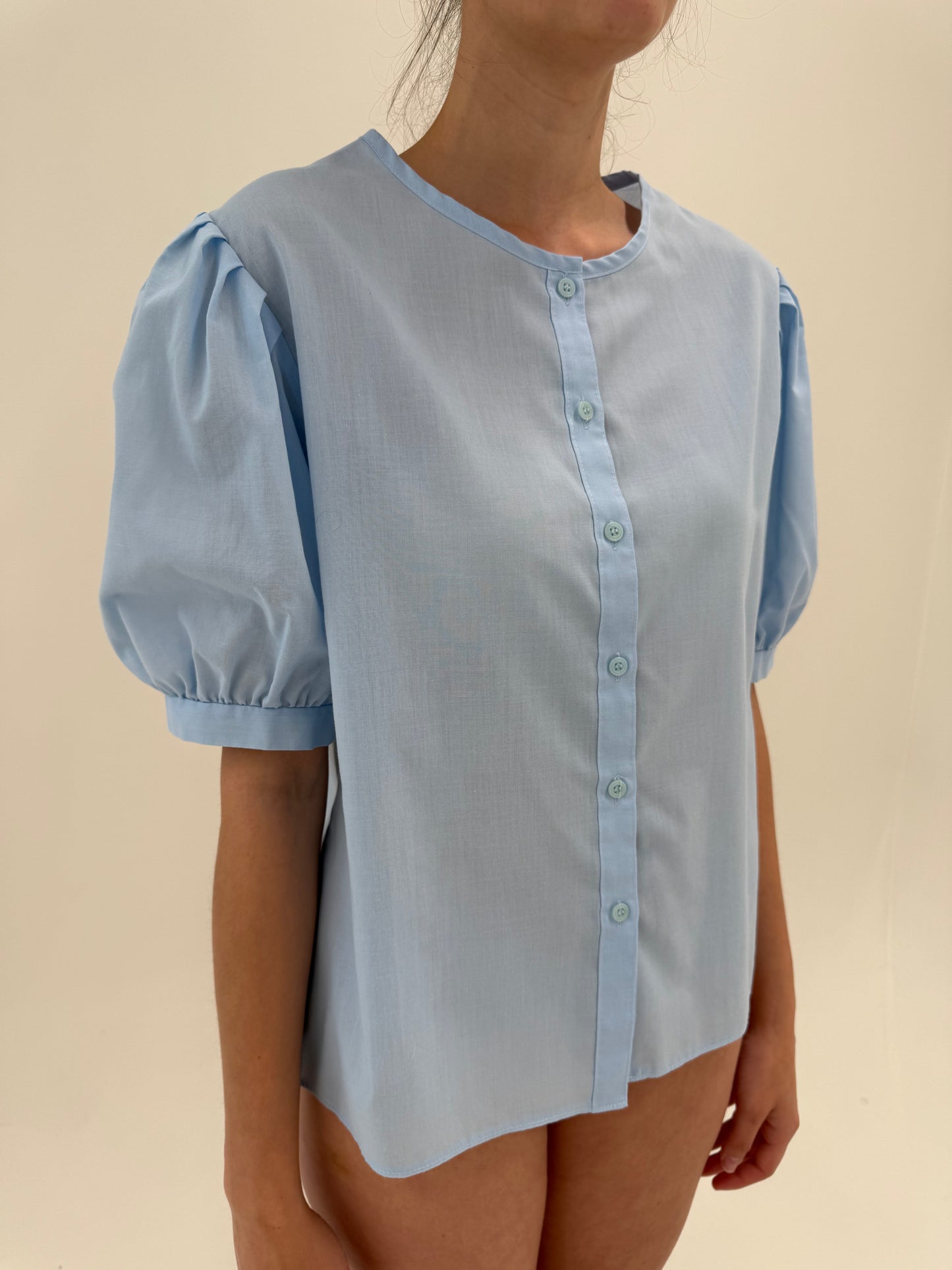 Cămașa baby Blue din panzica de bumbac cu mâneci bufante