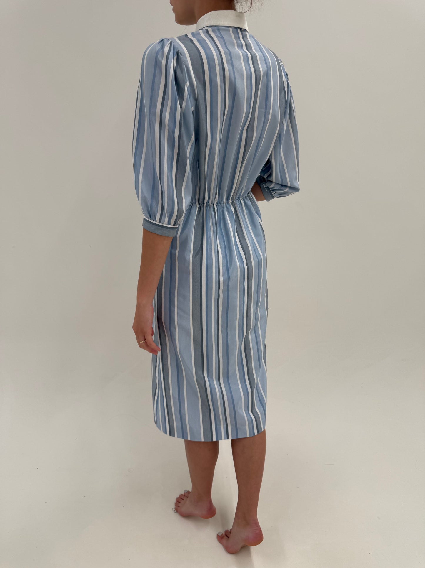 Rochie în stil Prada din bumbac ușor satinat în dungi baby blue cu talie elastică