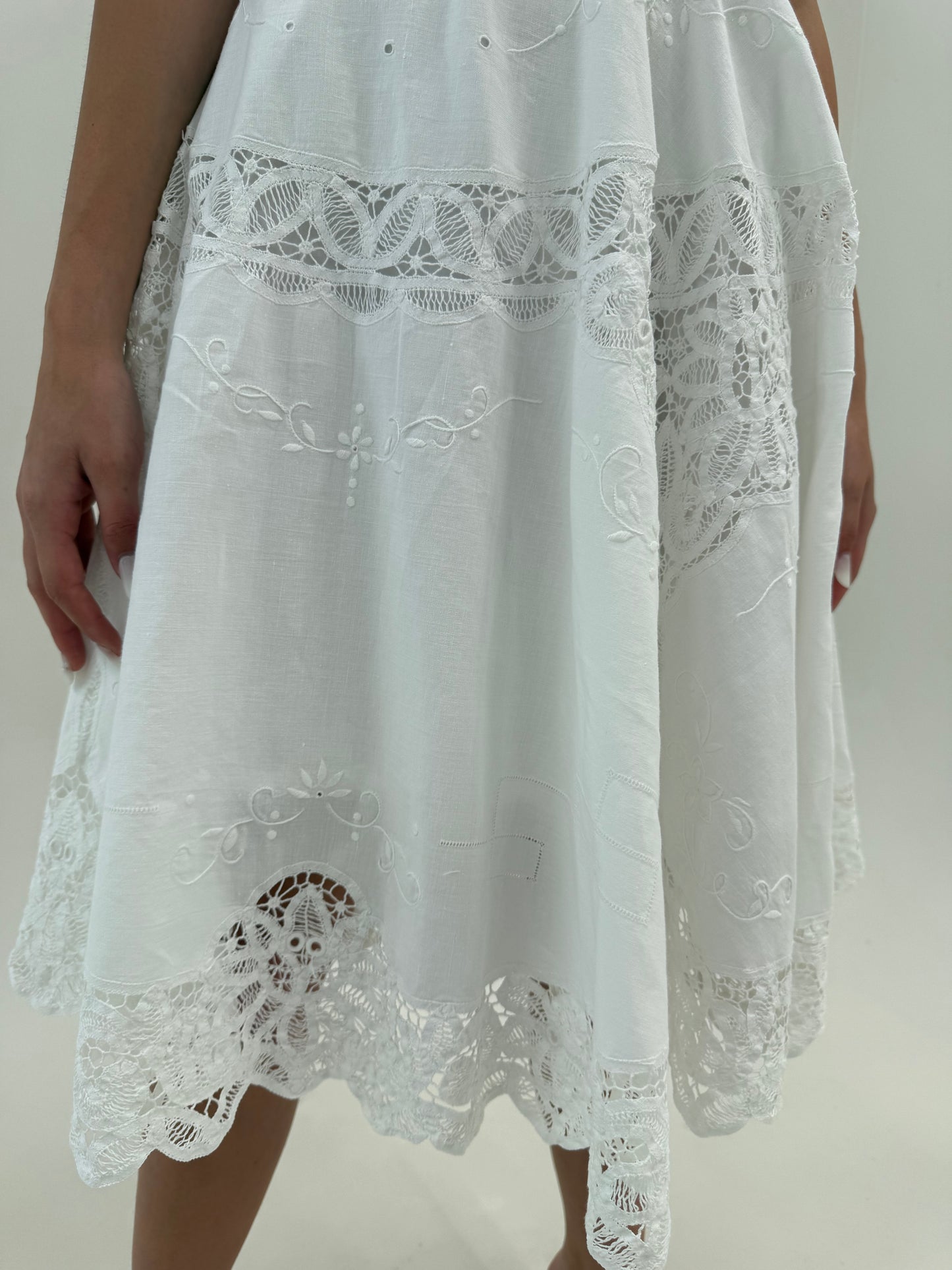 Fustă bijuterie cu broderie și macrame lucrat manual și talie ultra înaltă elastică