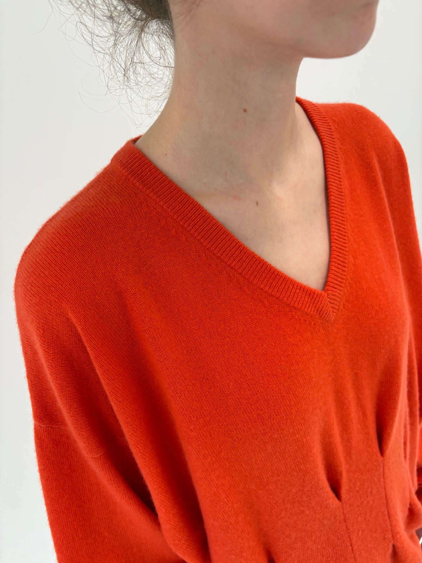 Pulover high end din cașmir multiply în croi lejer cu talia marcată