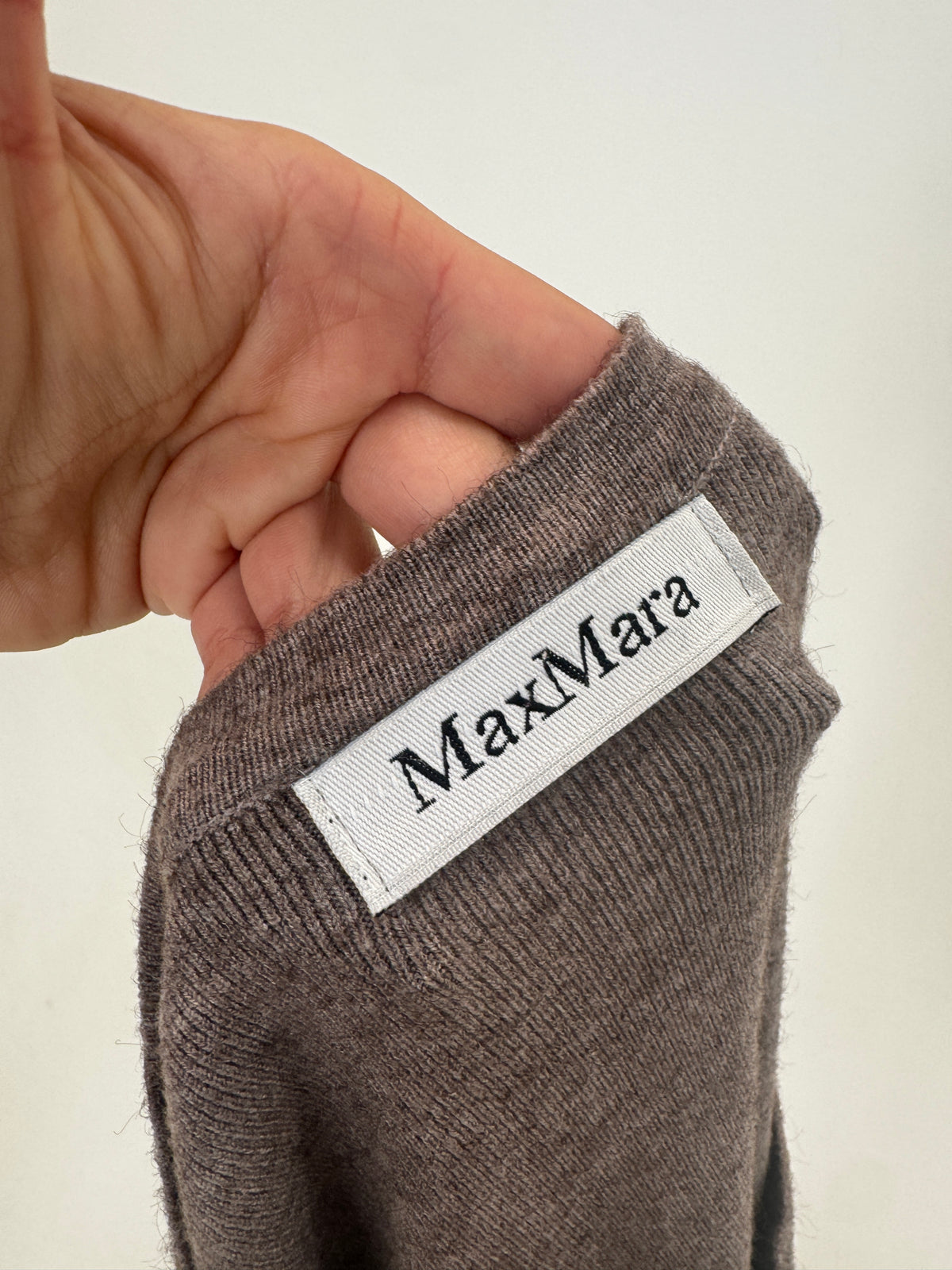 Cardigan taupe Max Mara light taupe din mix de lana extrafina cu broderie 3D