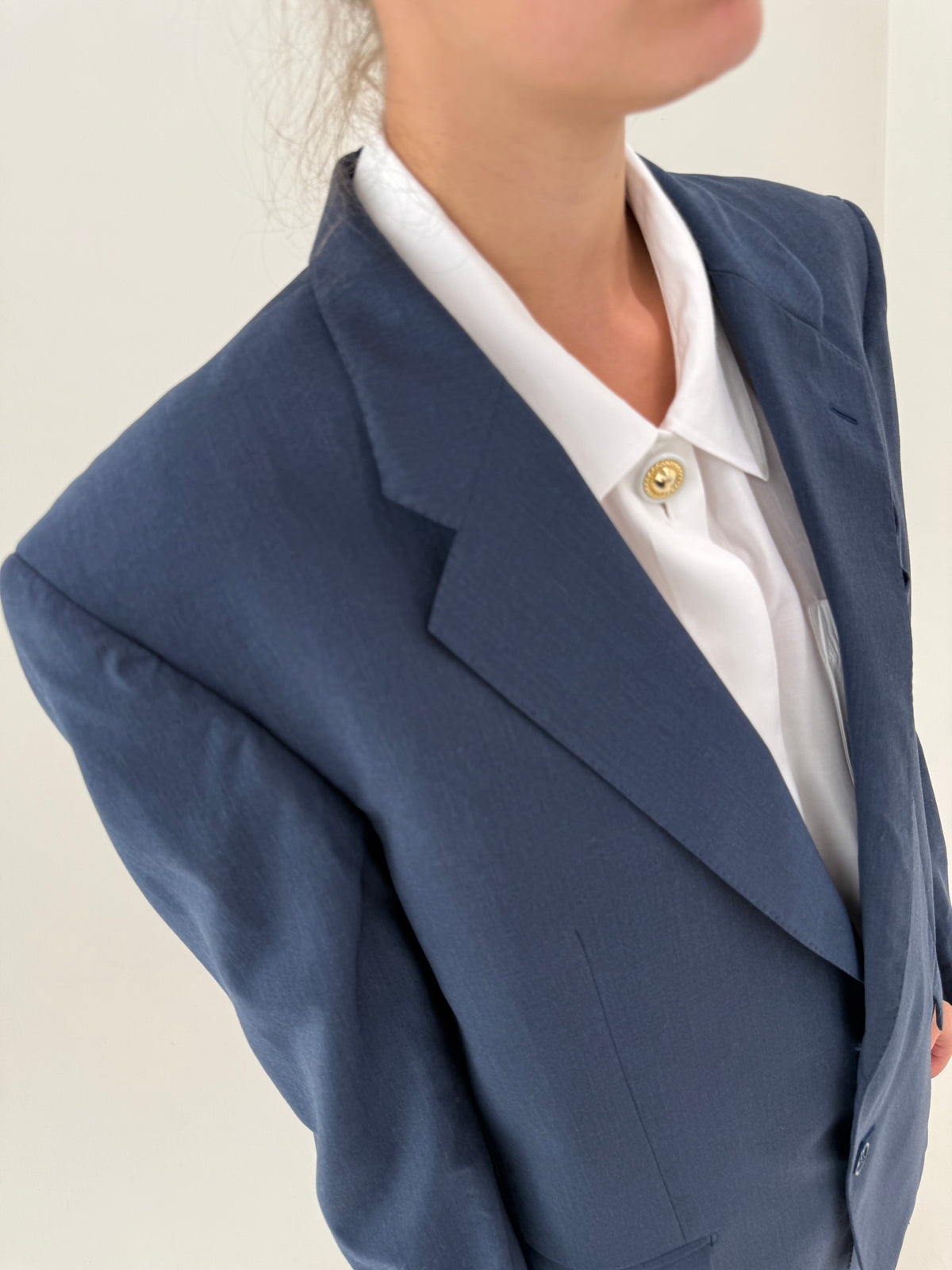 Costum tall jeans blue din lana extrafina în croi actual