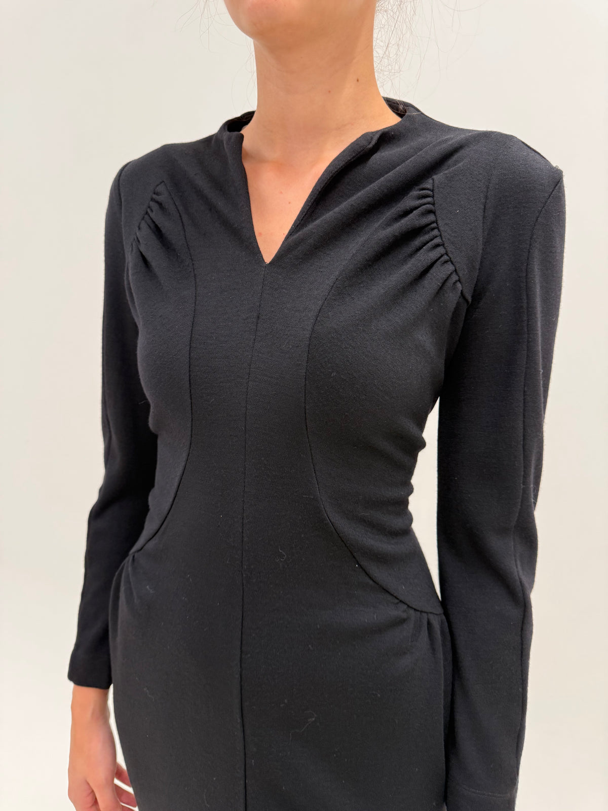 LBD Max Mara din tricot de lana extrafina în croi cambrat cu fornseuri