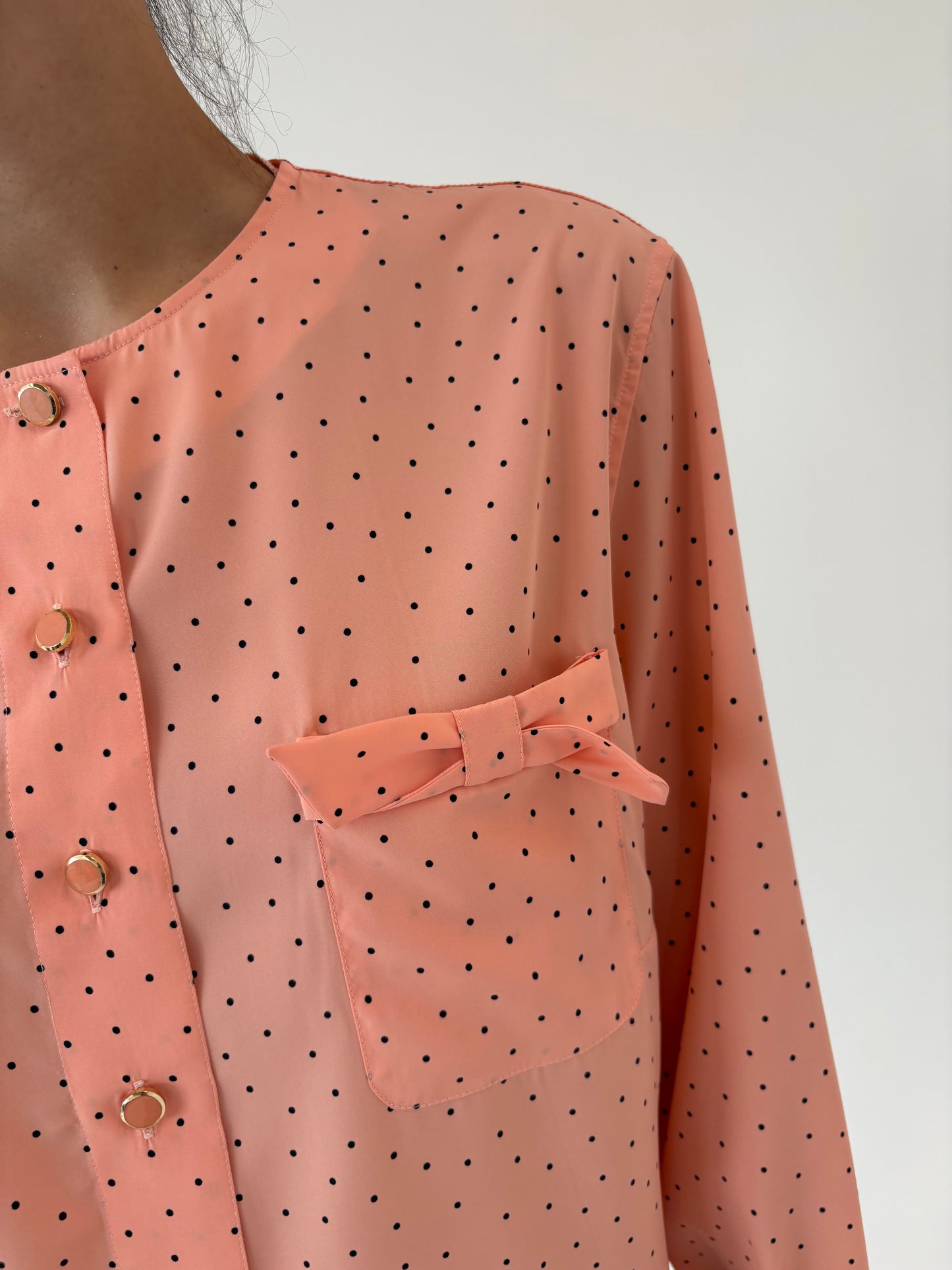 Cămașa vintage salmon pink cu funde și buline