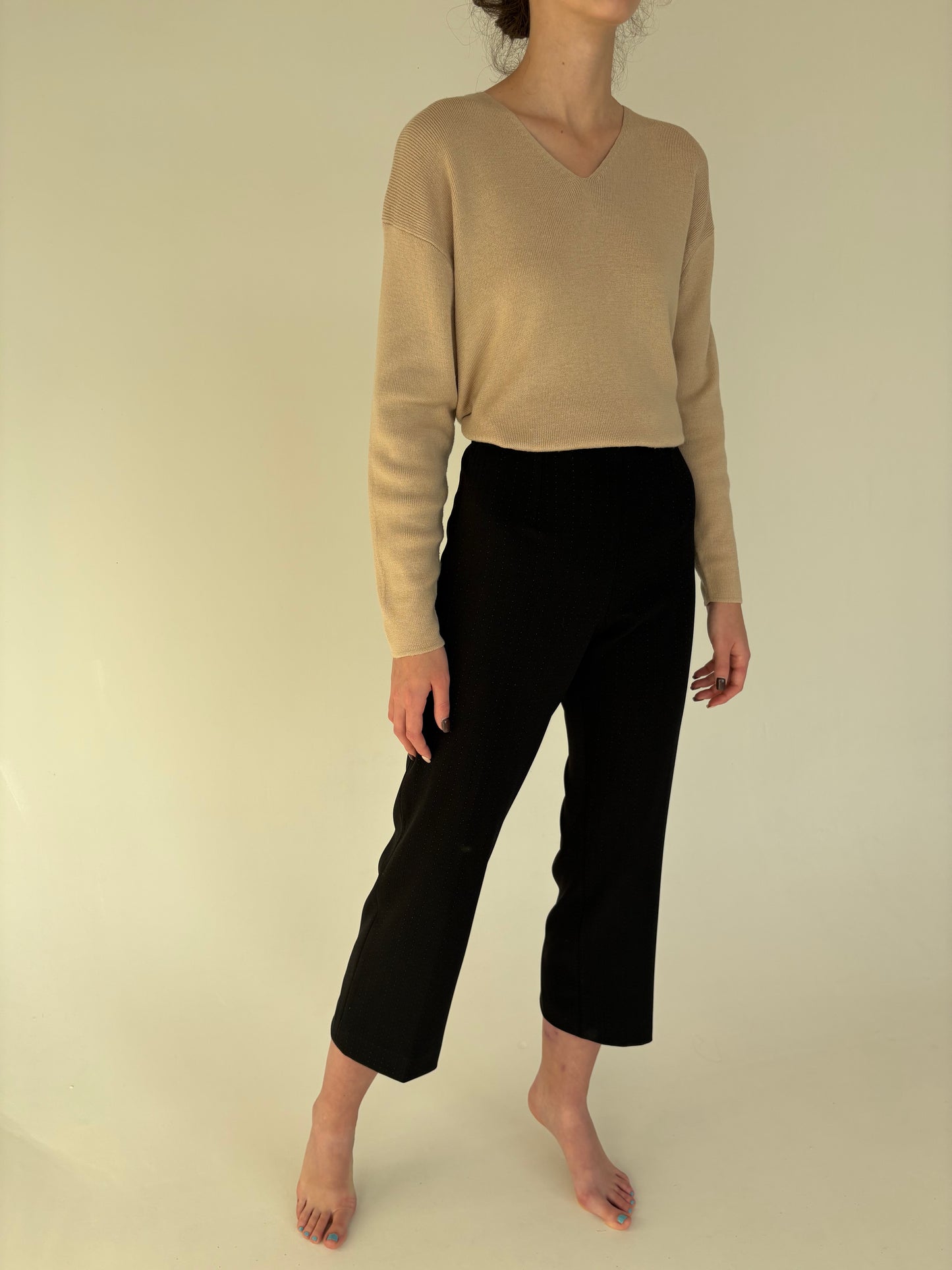 Pantaloni petite negri cu inserții fine camel din lana extrafina confort