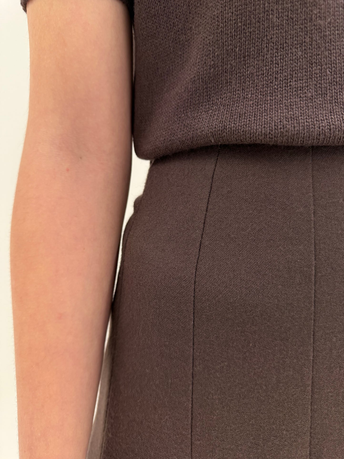 Fustă plisată dark ciocolate brown din lana plină virgină extrafina