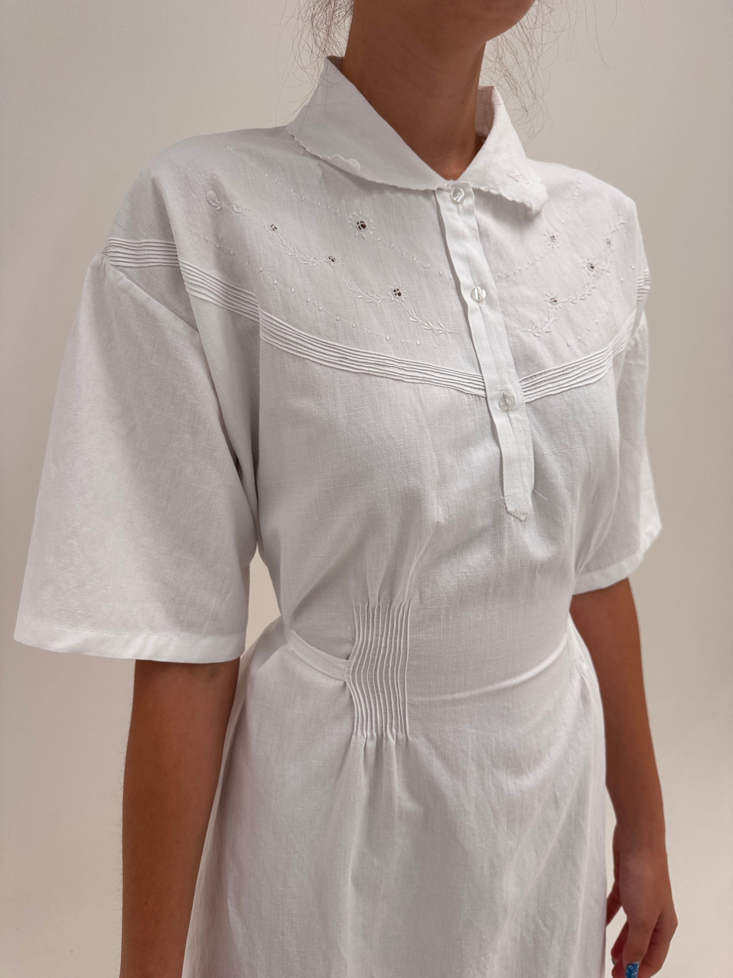 Rochie maxi din in excepțional cu broderie manuală delicată