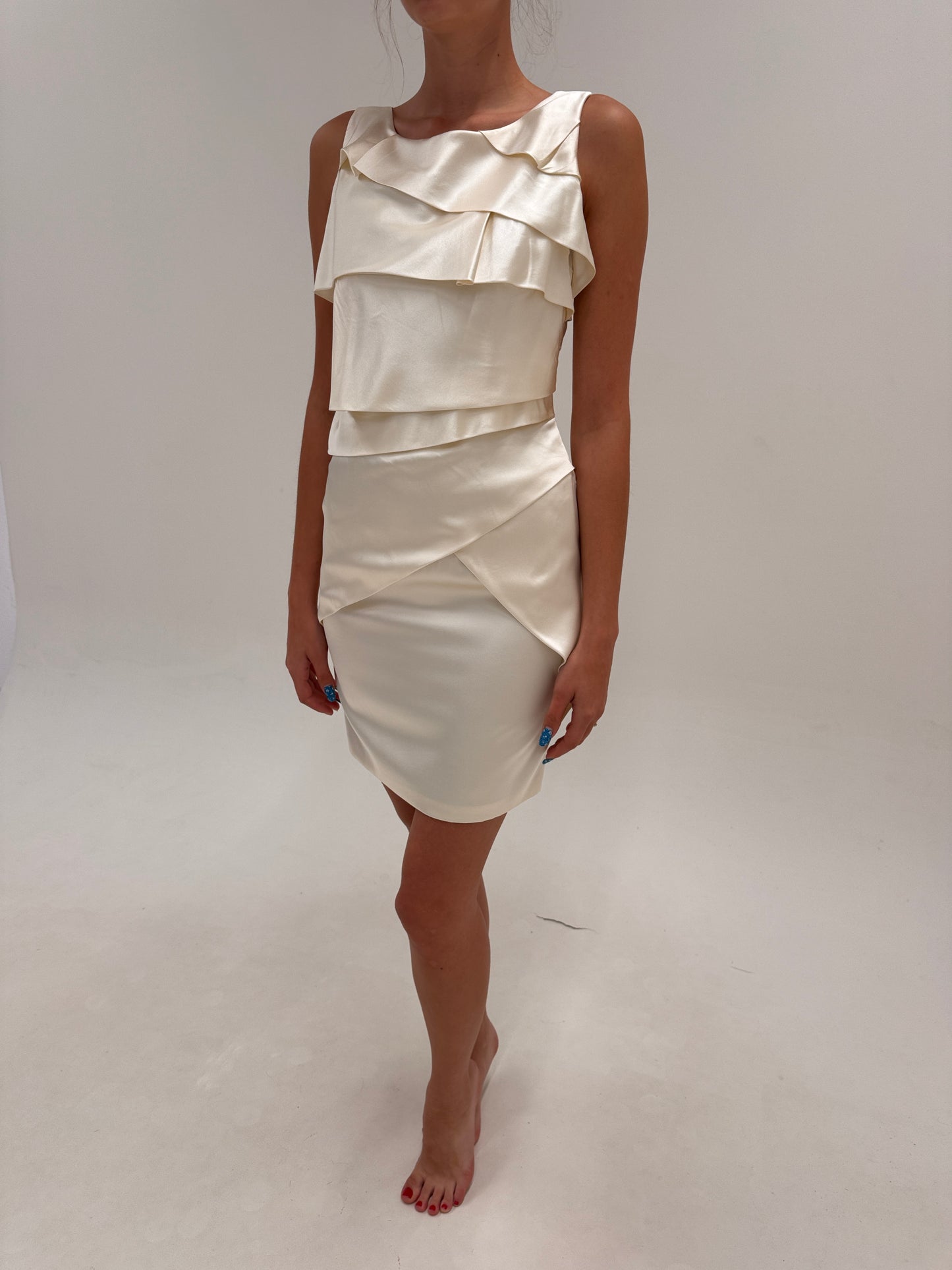 Rochie Versace în croi elaborat din mătase naturală