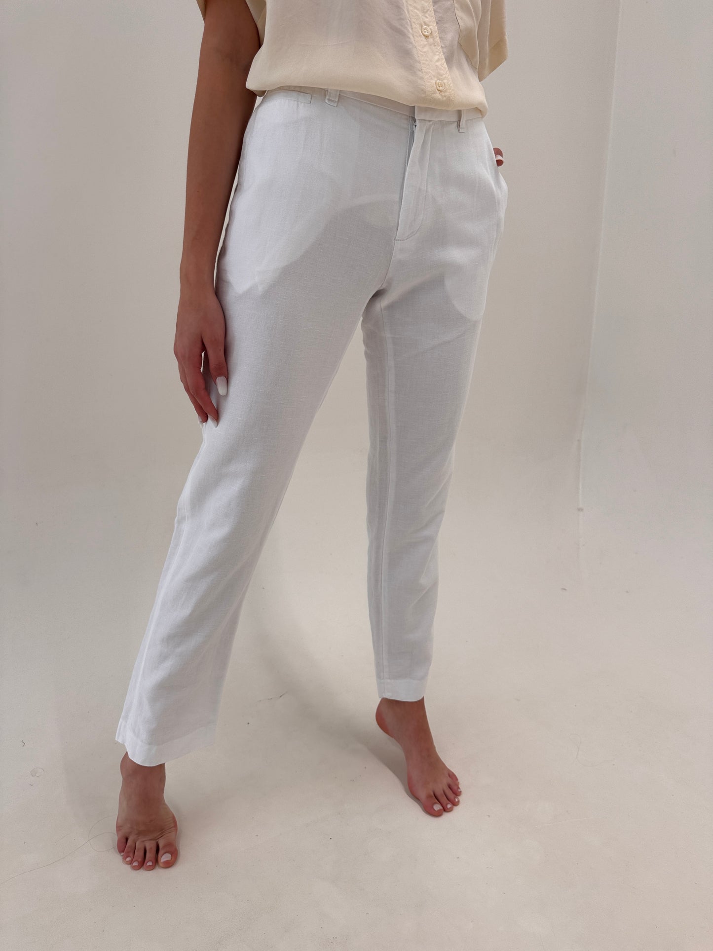 Pantaloni tall din pânză de in în croi classic tip chinos