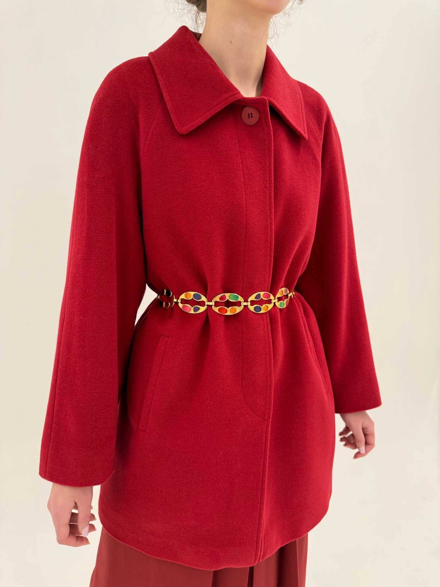 Palton italian cherry red în croi minimalist din stofă excepțională de lana