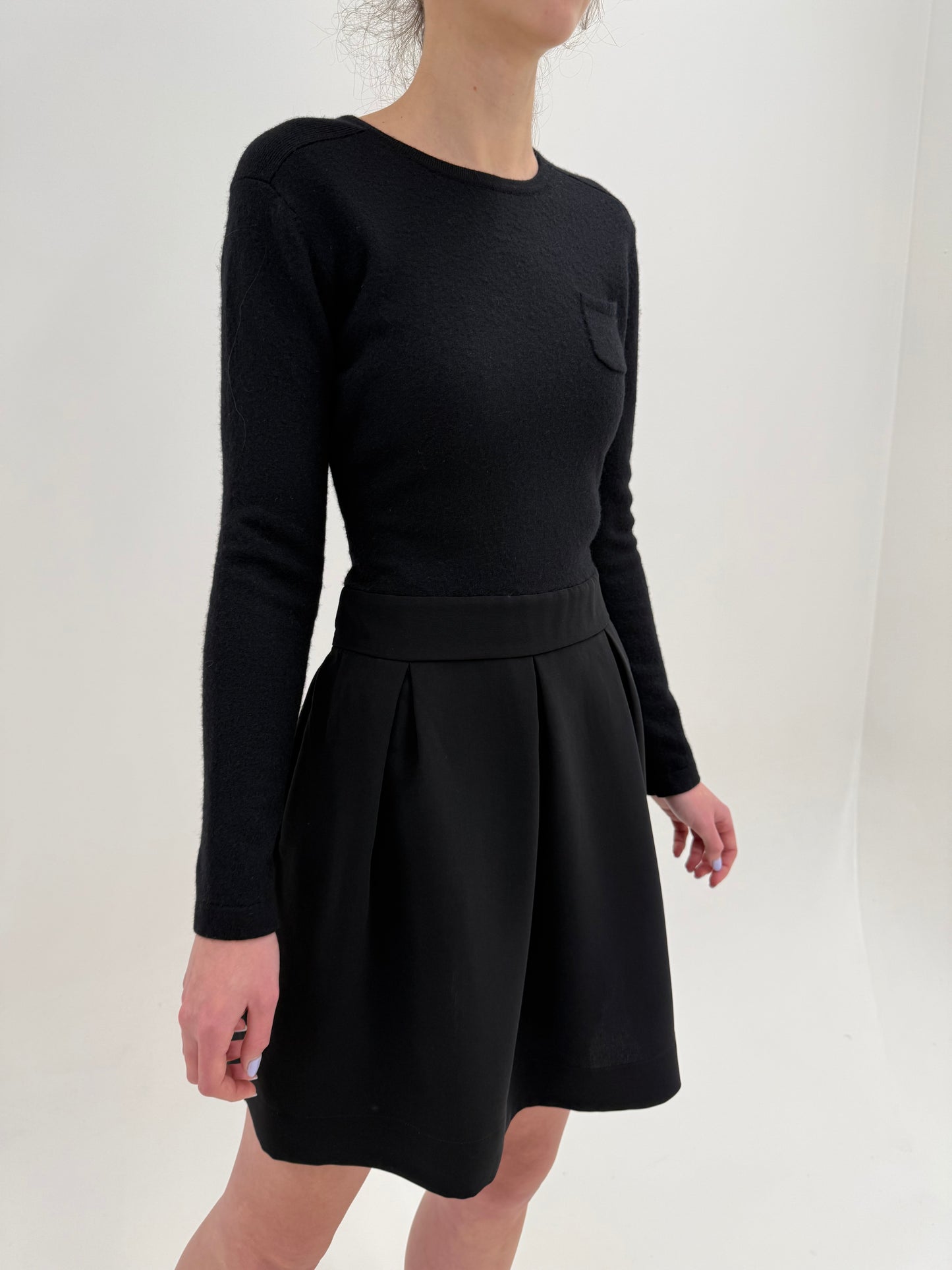 Rochie Armani din tricot de lana extafina cu talie marcată și fusta din stofă