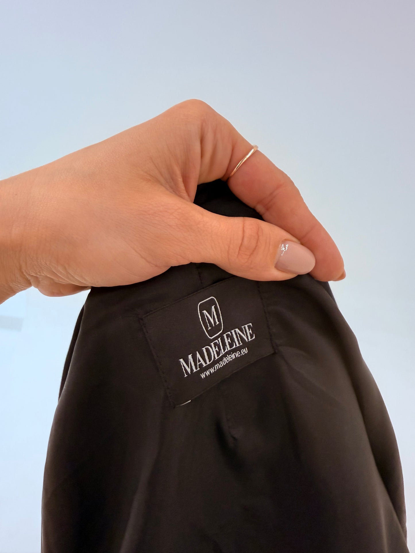 Trench negru luxury Madeleine impermeabil ușor texturat și texturat
