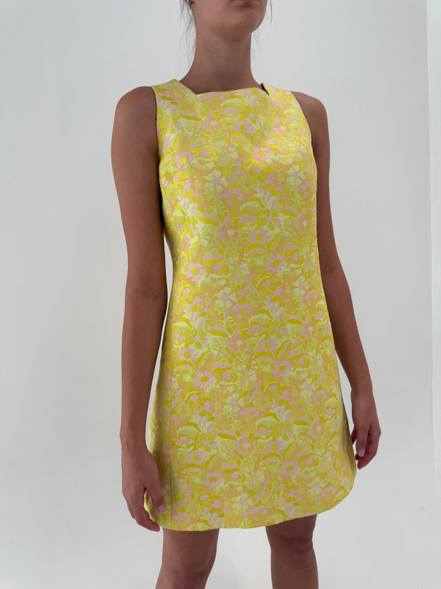 Rochie mini mod old vintage anii 60 din brocart în culori superbe de colecție