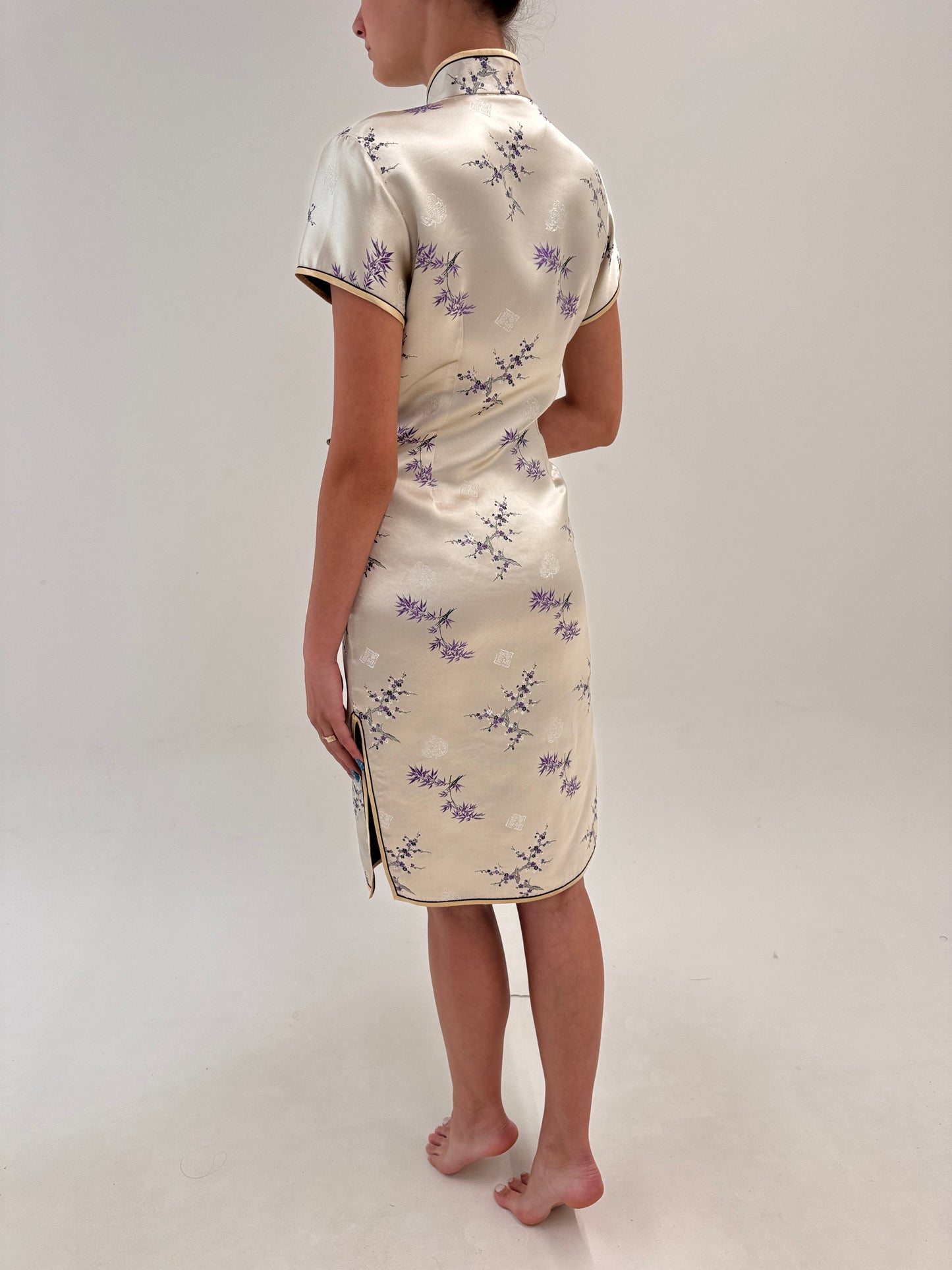 Rochie din jacquard de mătase naturală silver gray cu influențe asiatice