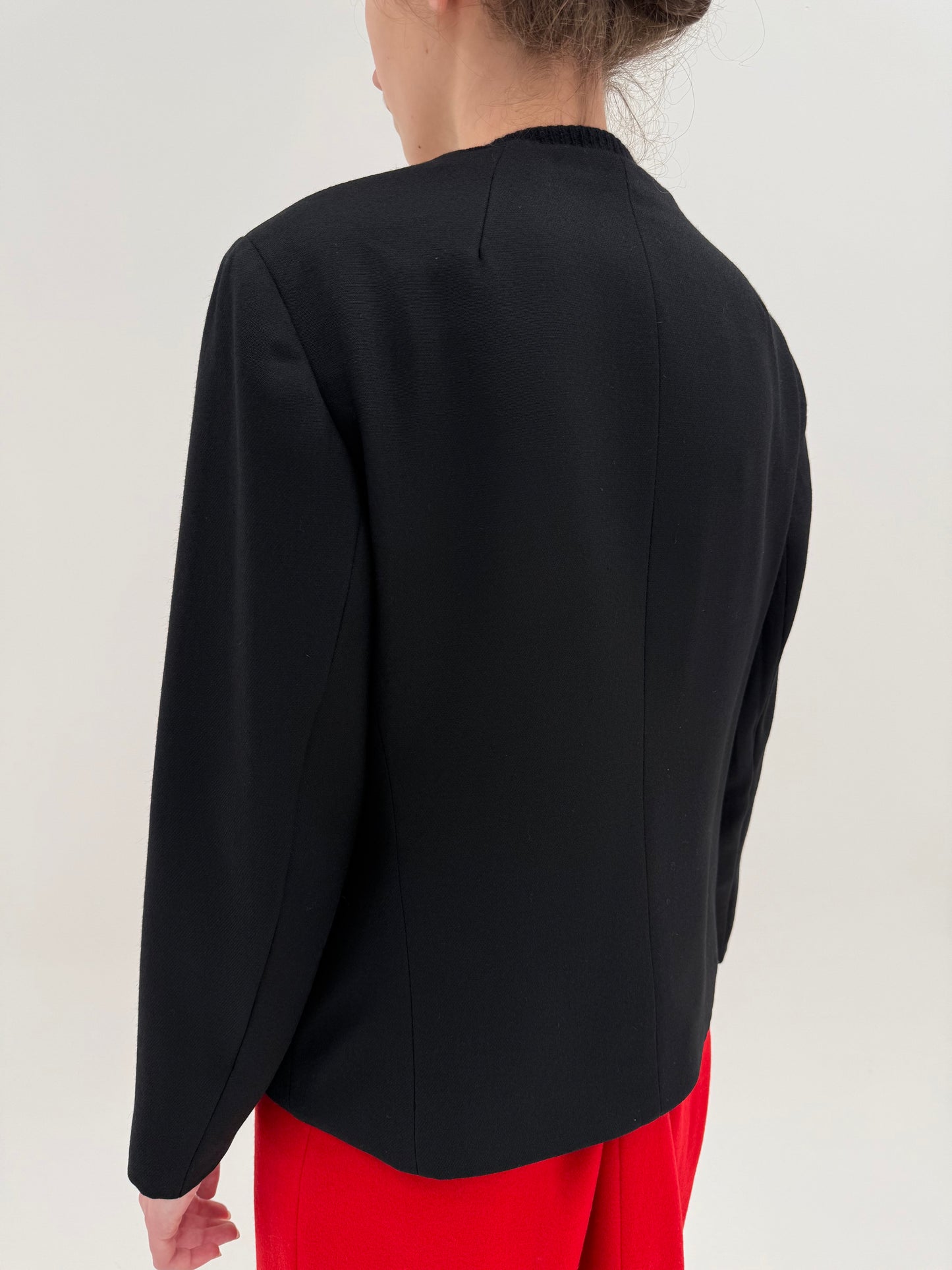 Sacou vintage negru din lana creppe pura certificată în croi minimalist