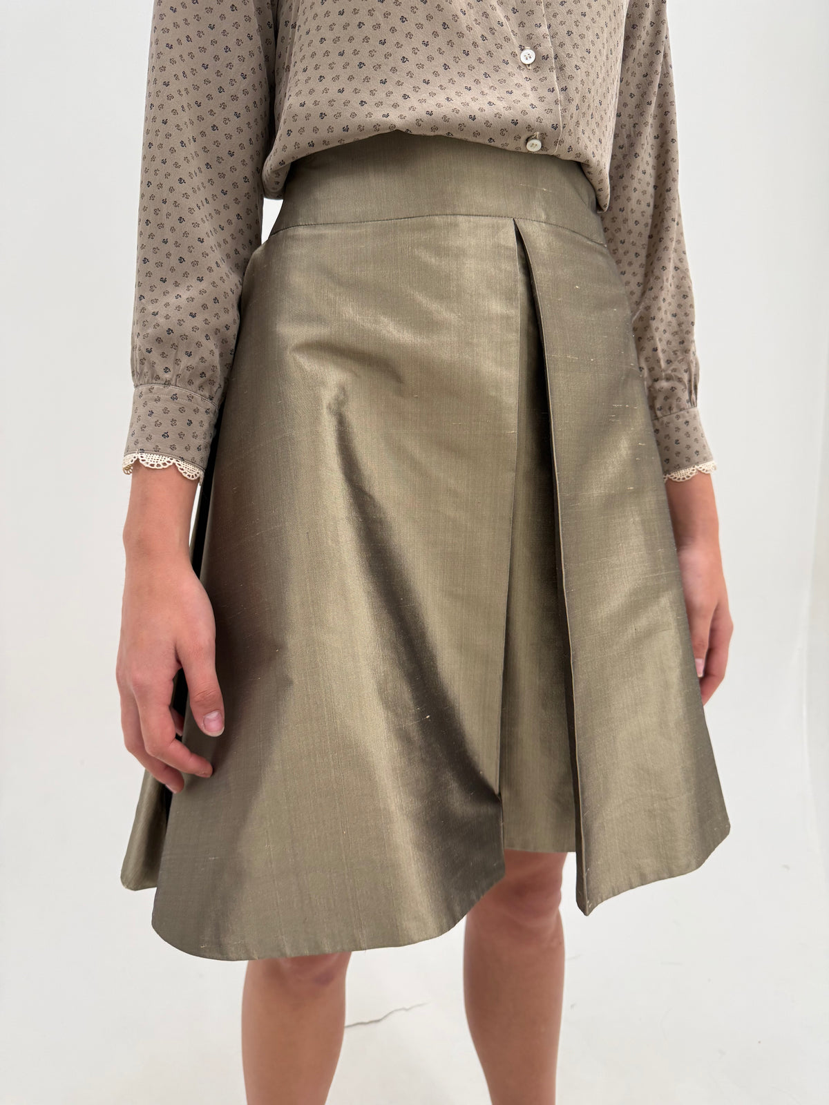 Costum din țesătură groasă de mătase naturală perlata Sage green