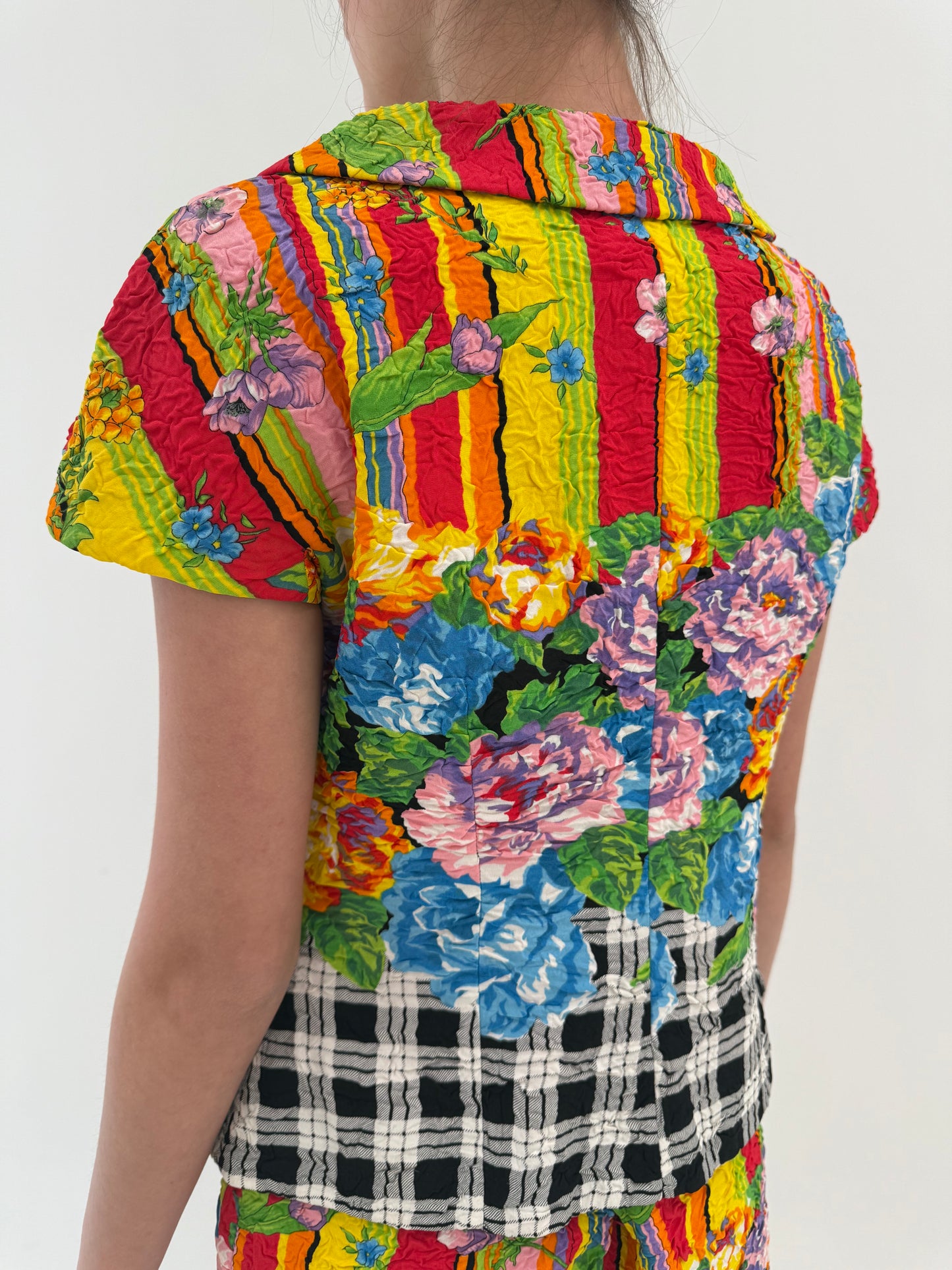 Costum luxury vintage Versace anii 90 din țesătură cu mătase naturală și culori tari