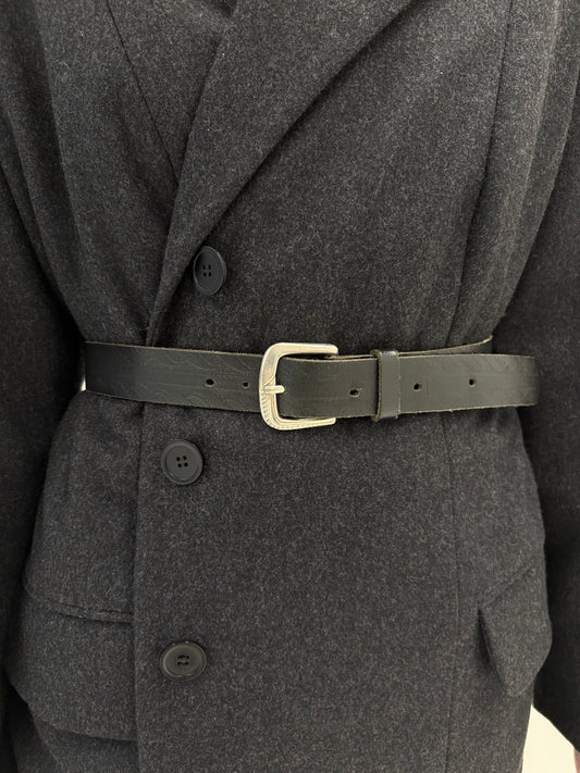 Curea neagră din piele naturală groasă cu feronerie argintie