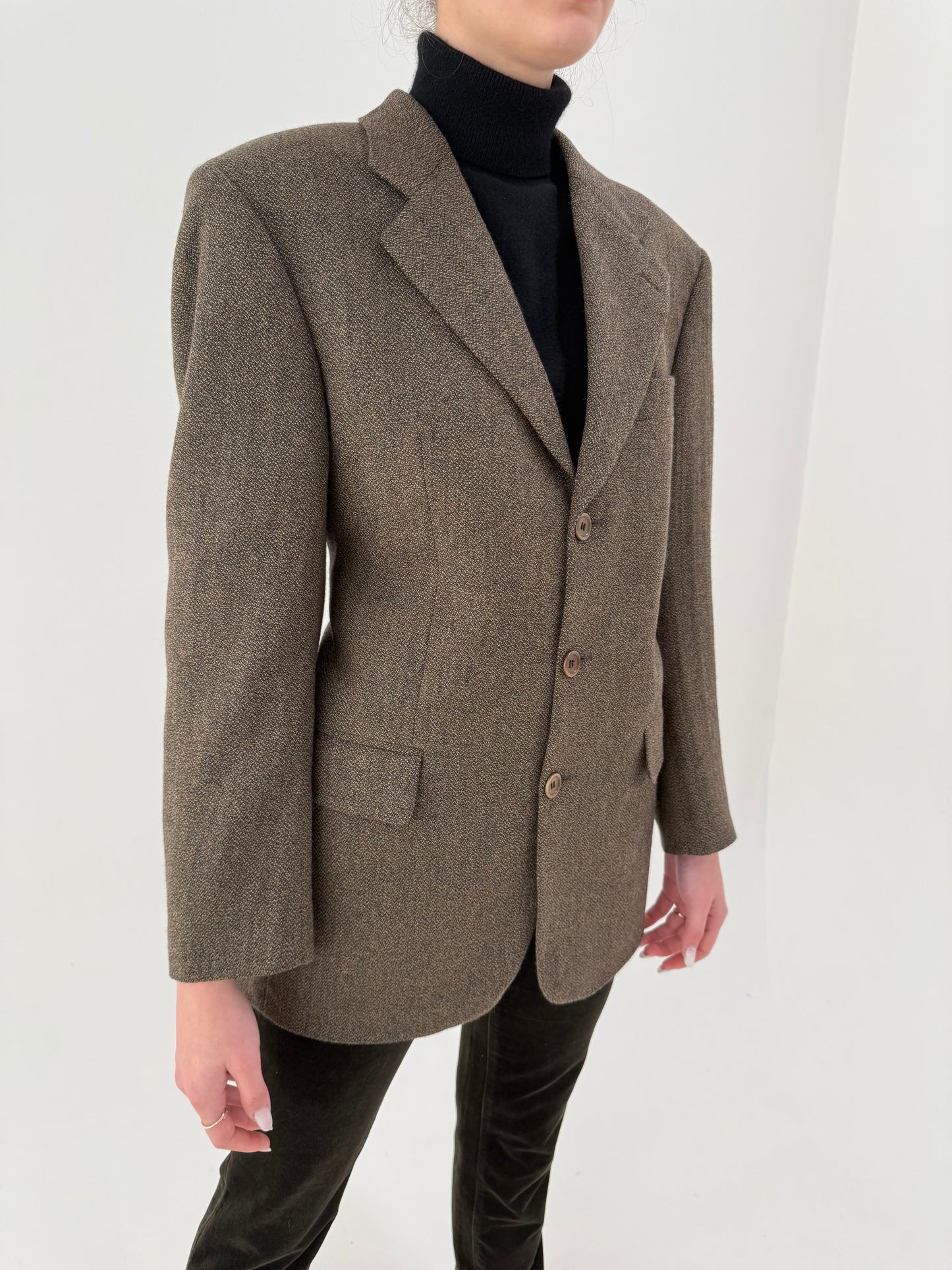 Sacou Hugo Boss în nuanțe superbe și croi actual din lana și cașmir