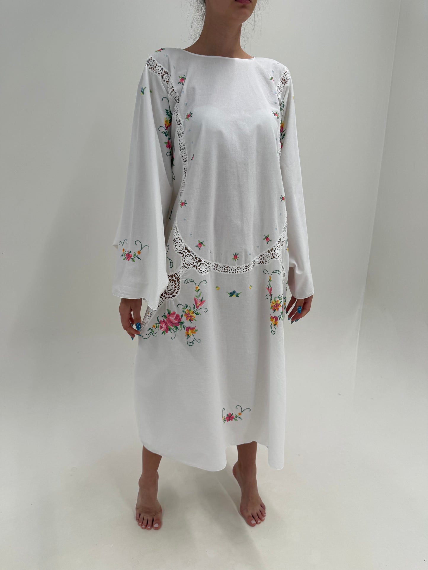 Kaftan excepțional cu broderie manuală superbă colorată și macrame fin lucrat manual