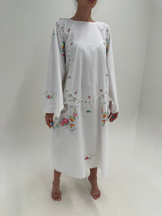 Kaftan excepțional cu broderie manuală superbă colorată și macrame fin lucrat manual