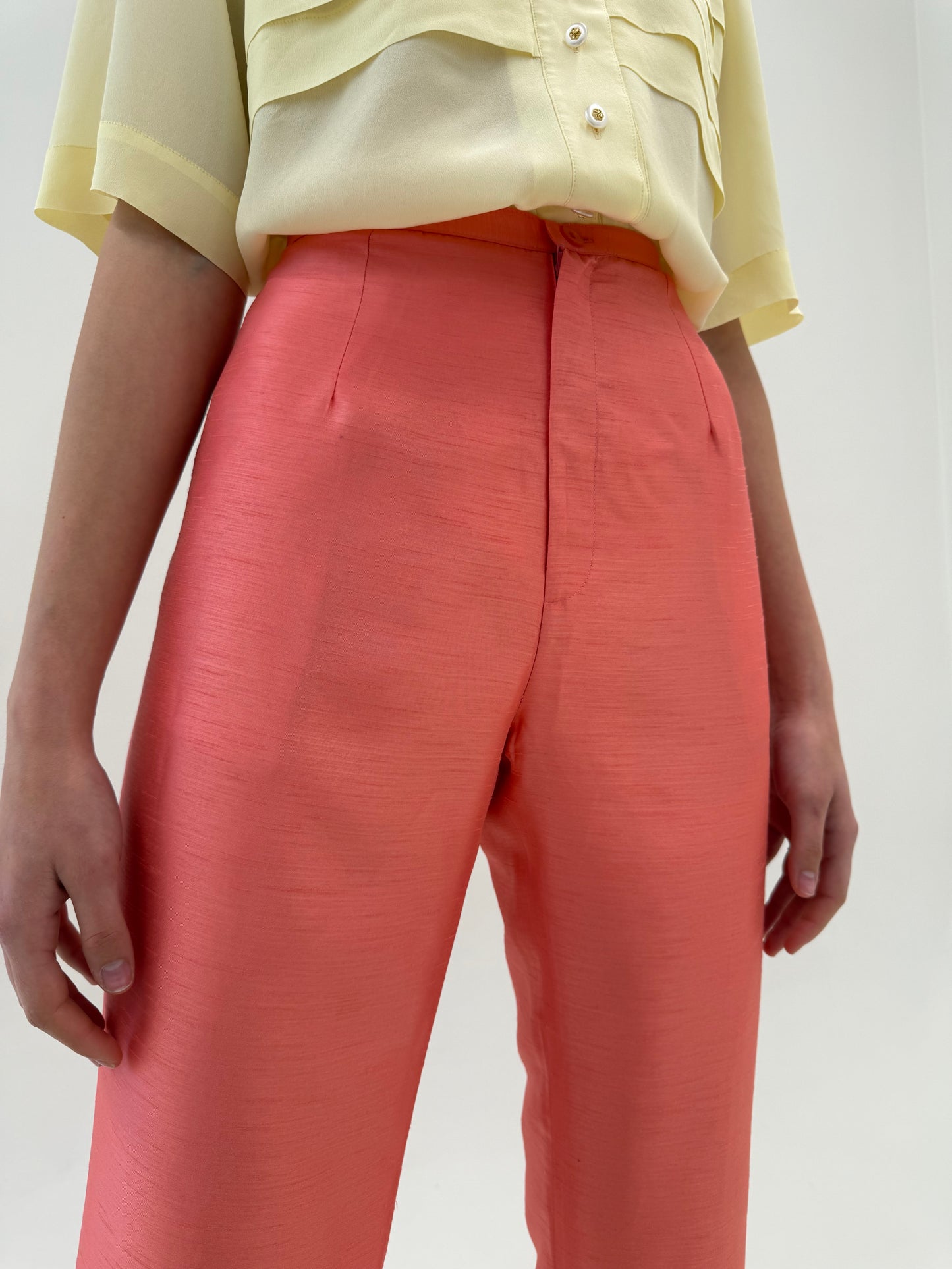 Costum cu broderie 3D din panza de mătase naturală salmon pink