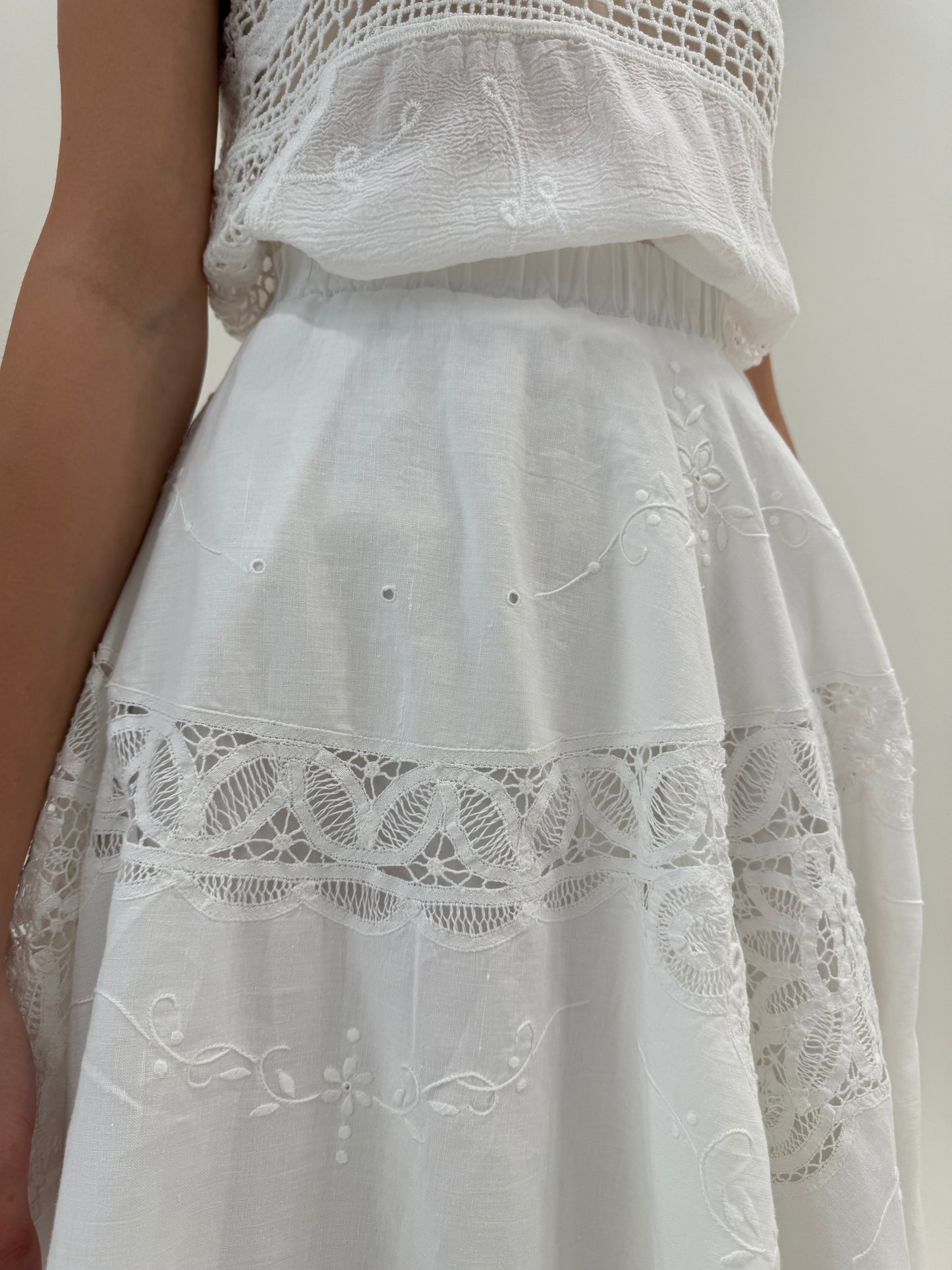 Fustă bijuterie cu broderie și macrame lucrat manual și talie ultra înaltă elastică