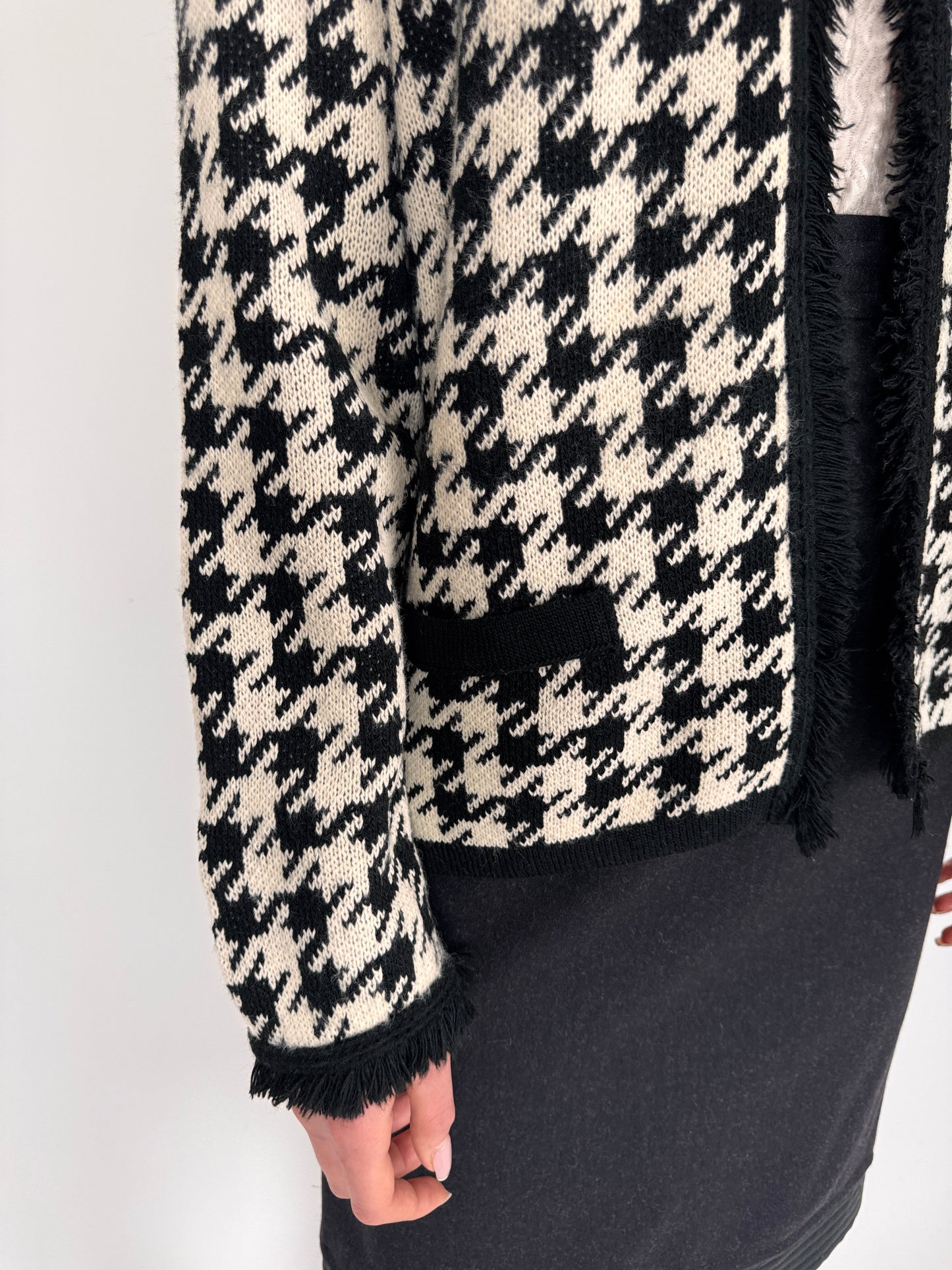 Cardigan gros în stil Chanel cu print pied du coq din mix de lana extrafina