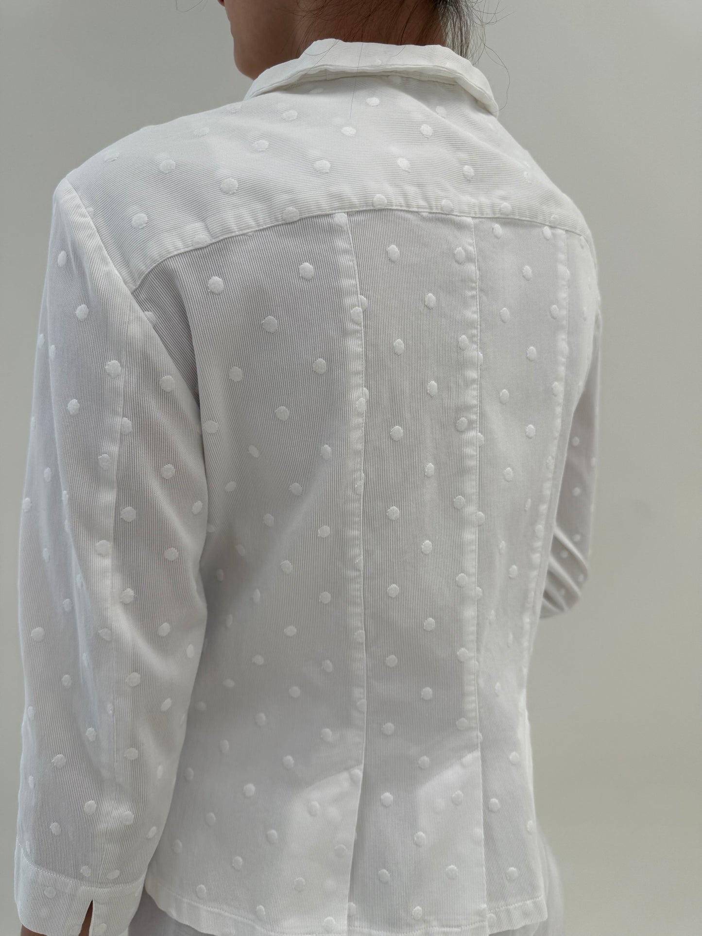 Sacou cambrat din bumbac integral brodat cu mânecă 3/4 și efect peplum