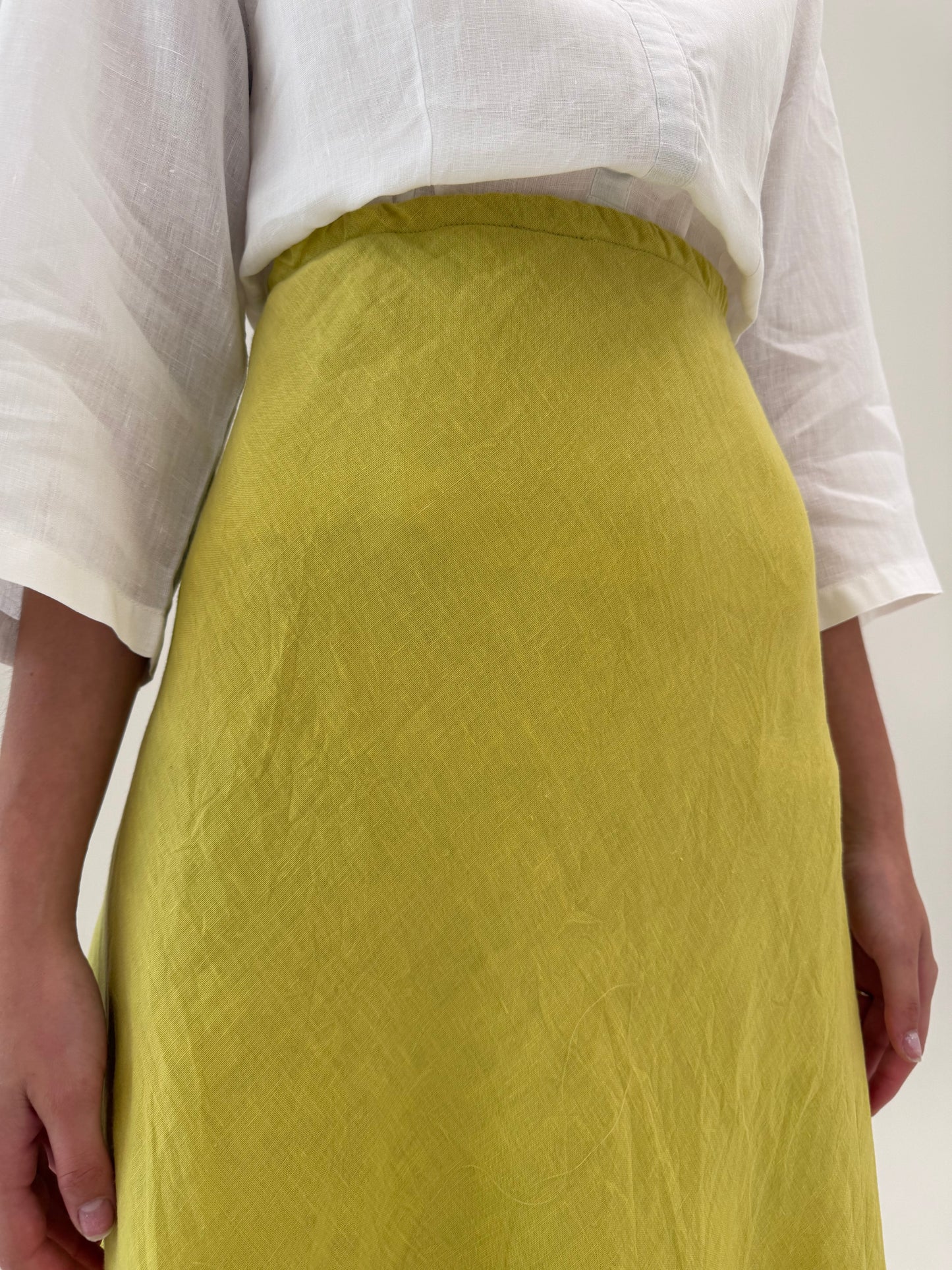 Fustă din in în bie chartreuse green in croi ultra chic minimalist midi lung