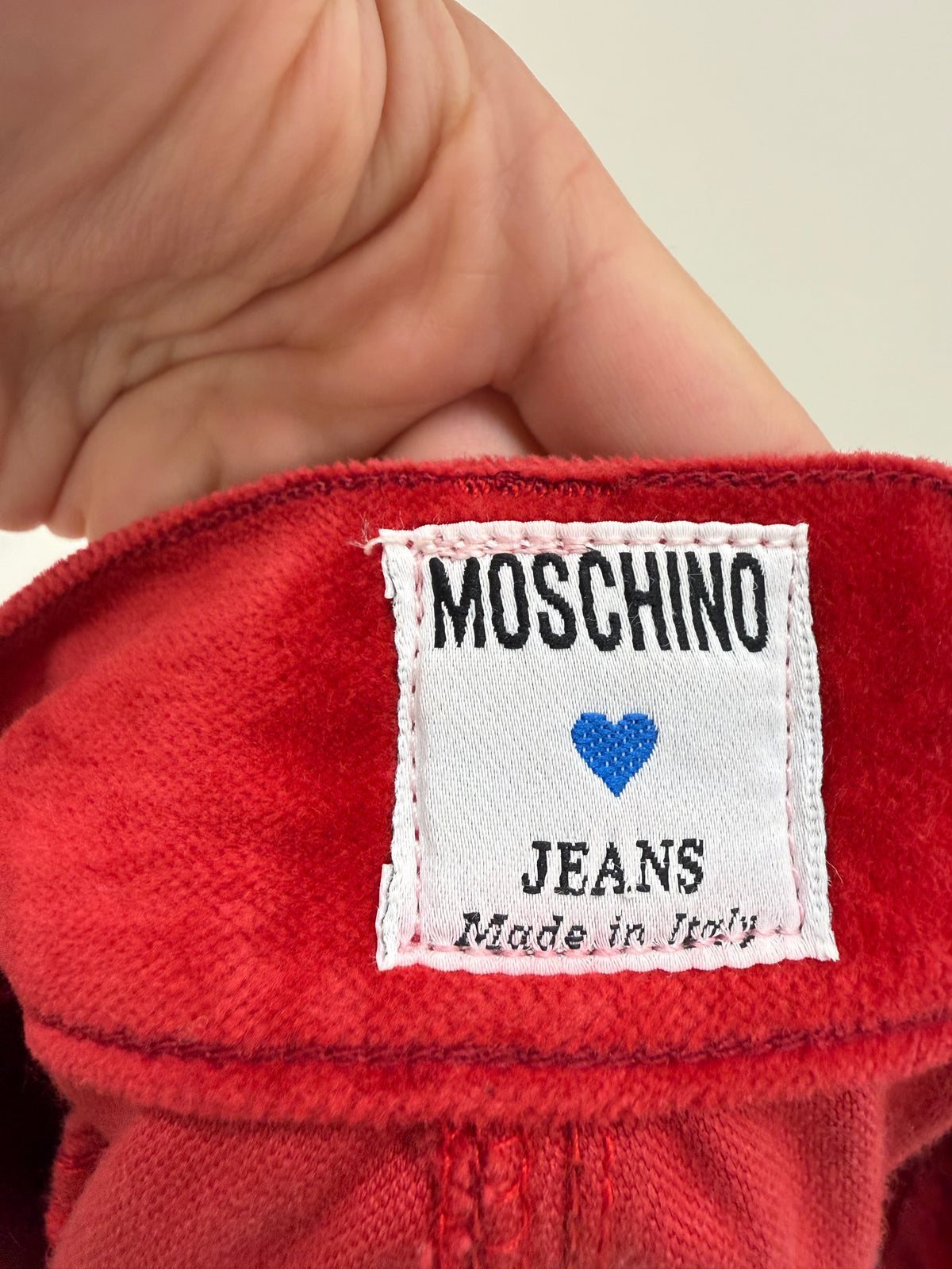 Fustă mini Moschino din catifea cherry red cu talie ultra înaltă