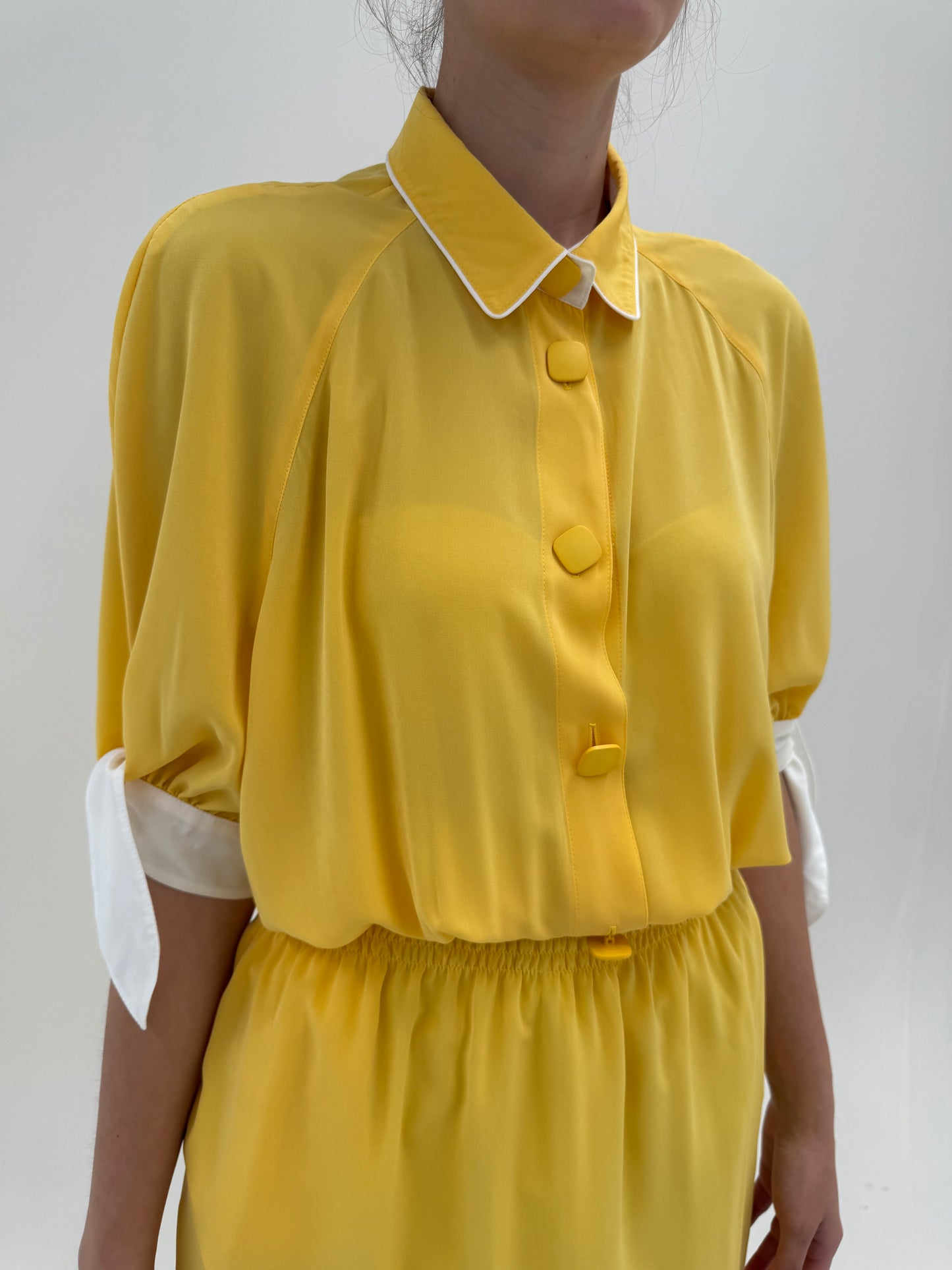 Rochie ultra chic butter yellow cu talie elastică ultra marcată înaltă și buzunare