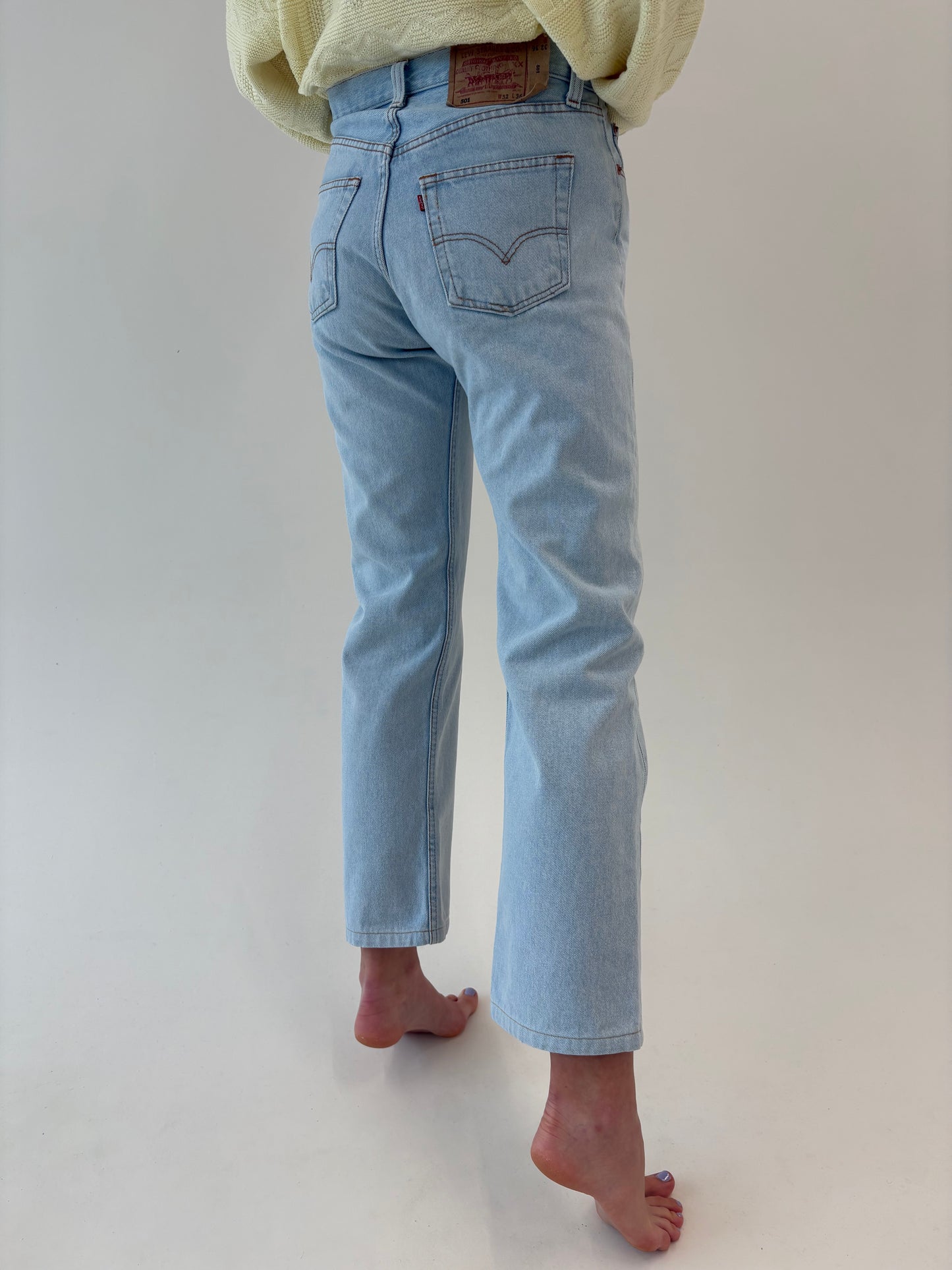 Jeans vinatge Levi’s 501 cu talie înaltă