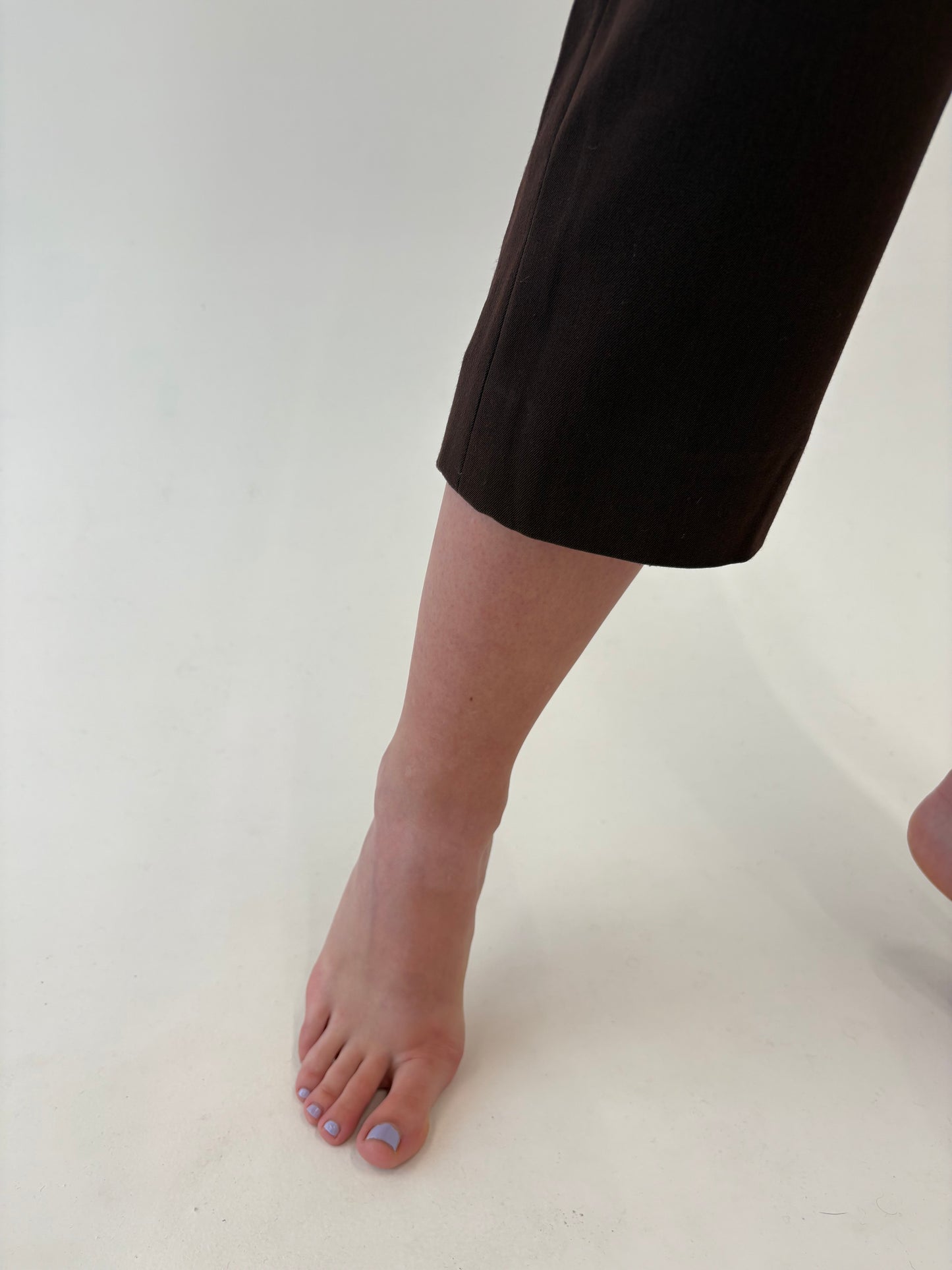 Pantaloni petite chocolate brown din twill din mix de lana extrafina